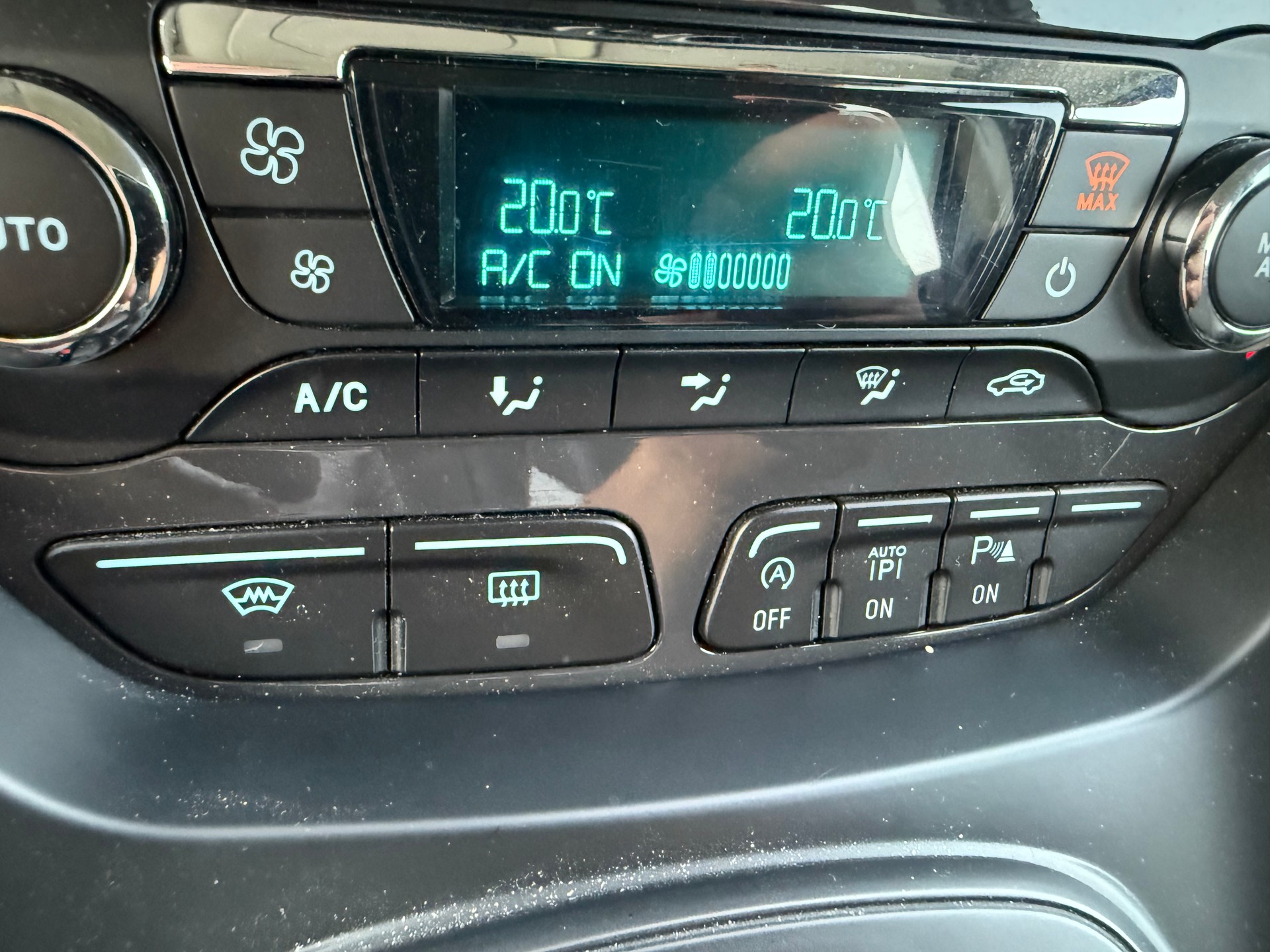 FORD Kuga 2.0 TDCi Titanium 4WD PowerShift-image-9