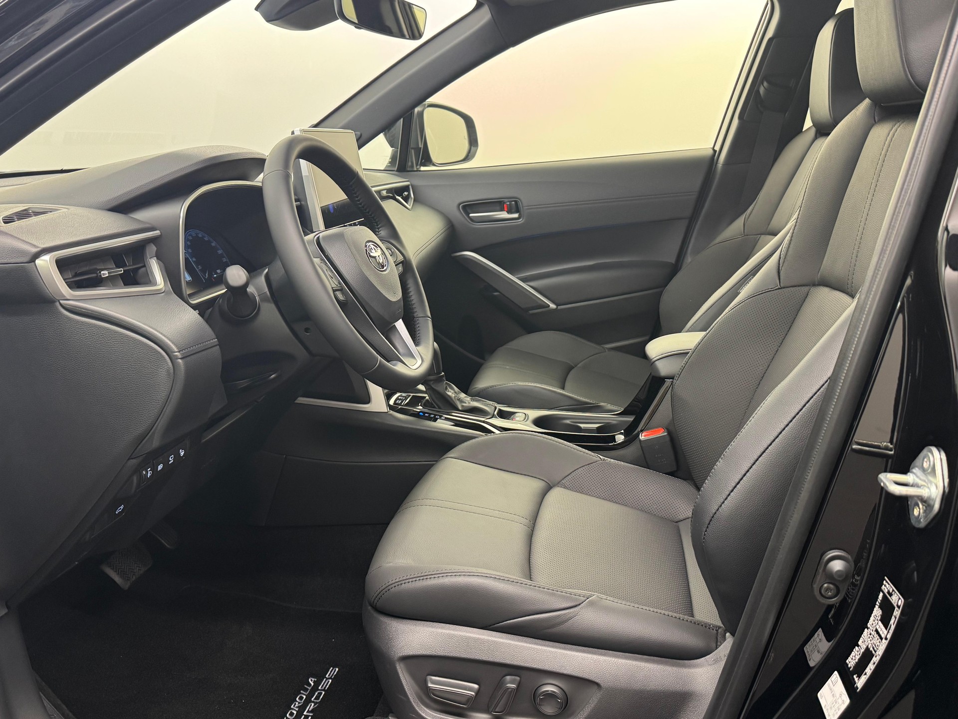 TOYOTA Corolla Cross 2.0 HSD Premium AWD-i-image-5