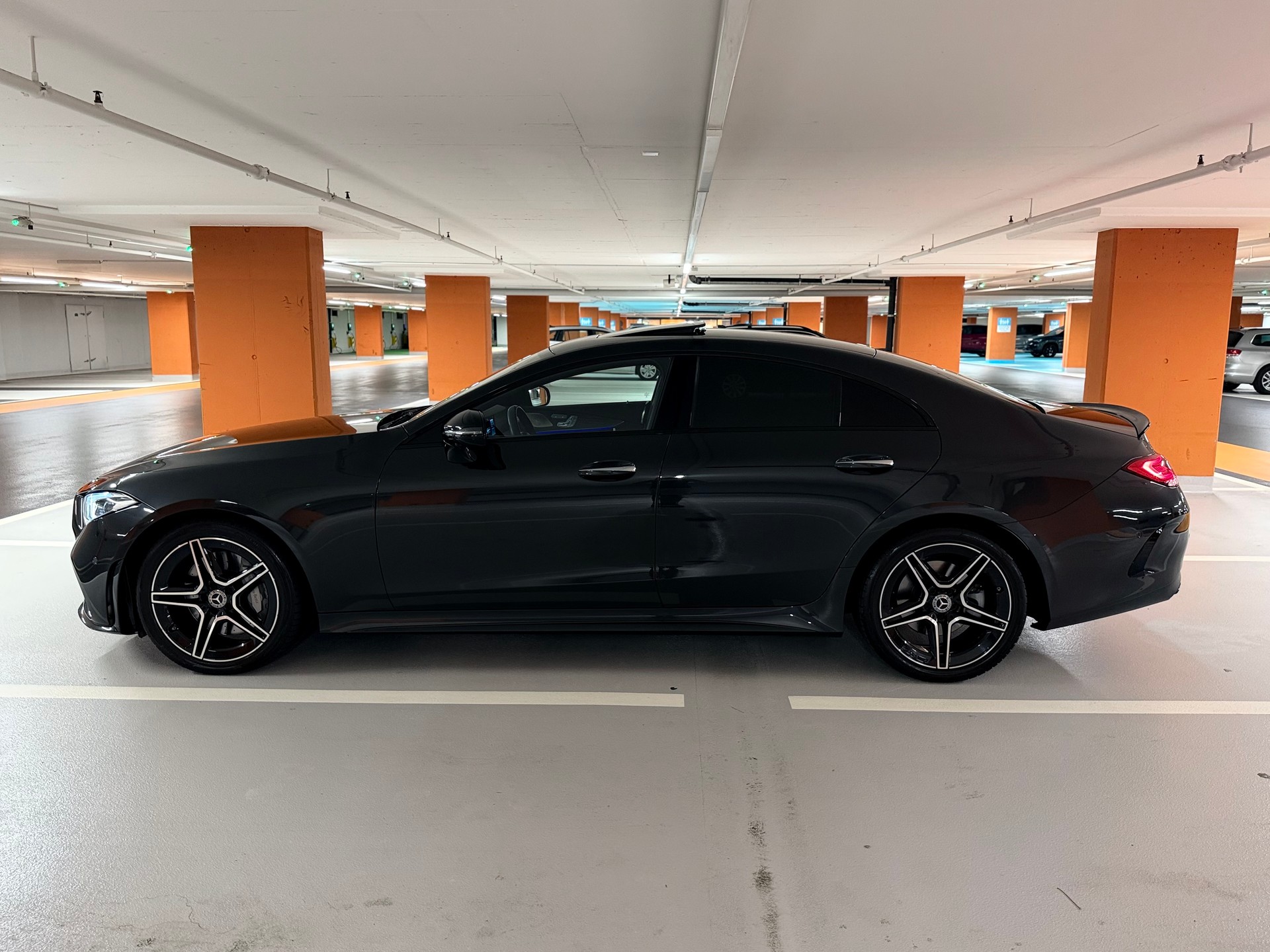 MERCEDES-BENZ CLS 350 d AMG Line 4Matic 9G-Tronic-image-7