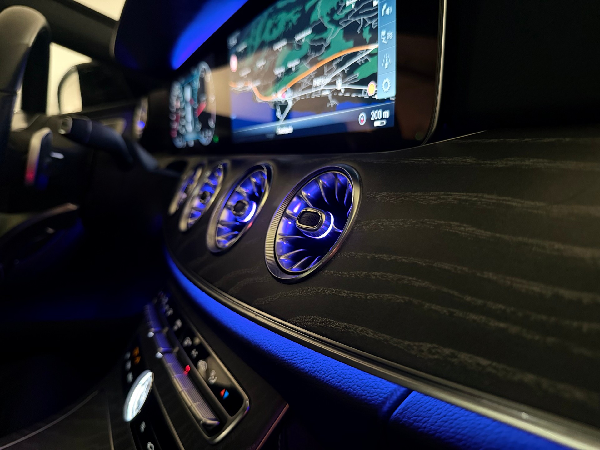MERCEDES-BENZ CLS 350 d AMG Line 4Matic 9G-Tronic-image-16