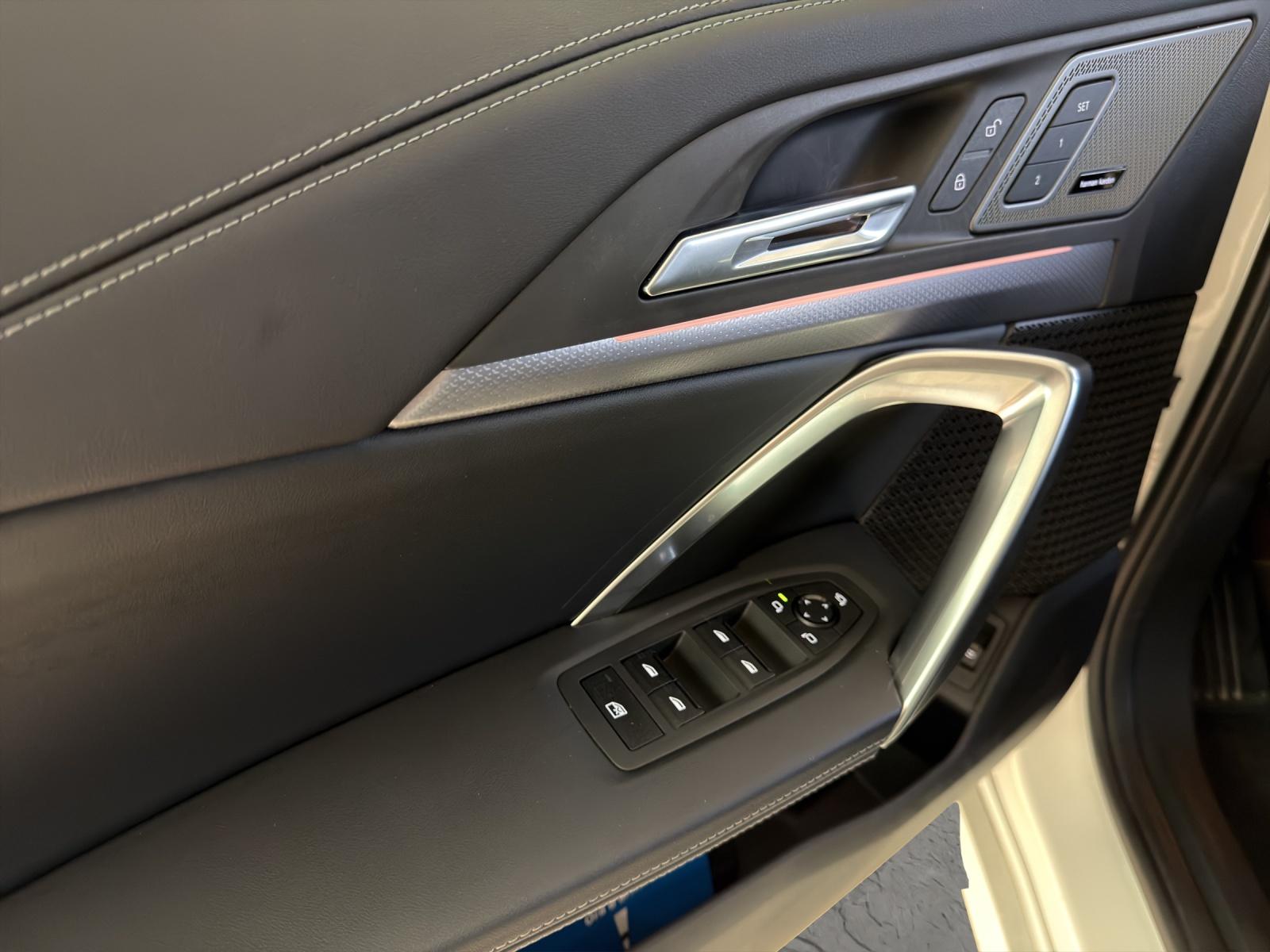 BMW X1 23i xDrive M-SportPaket-image-8