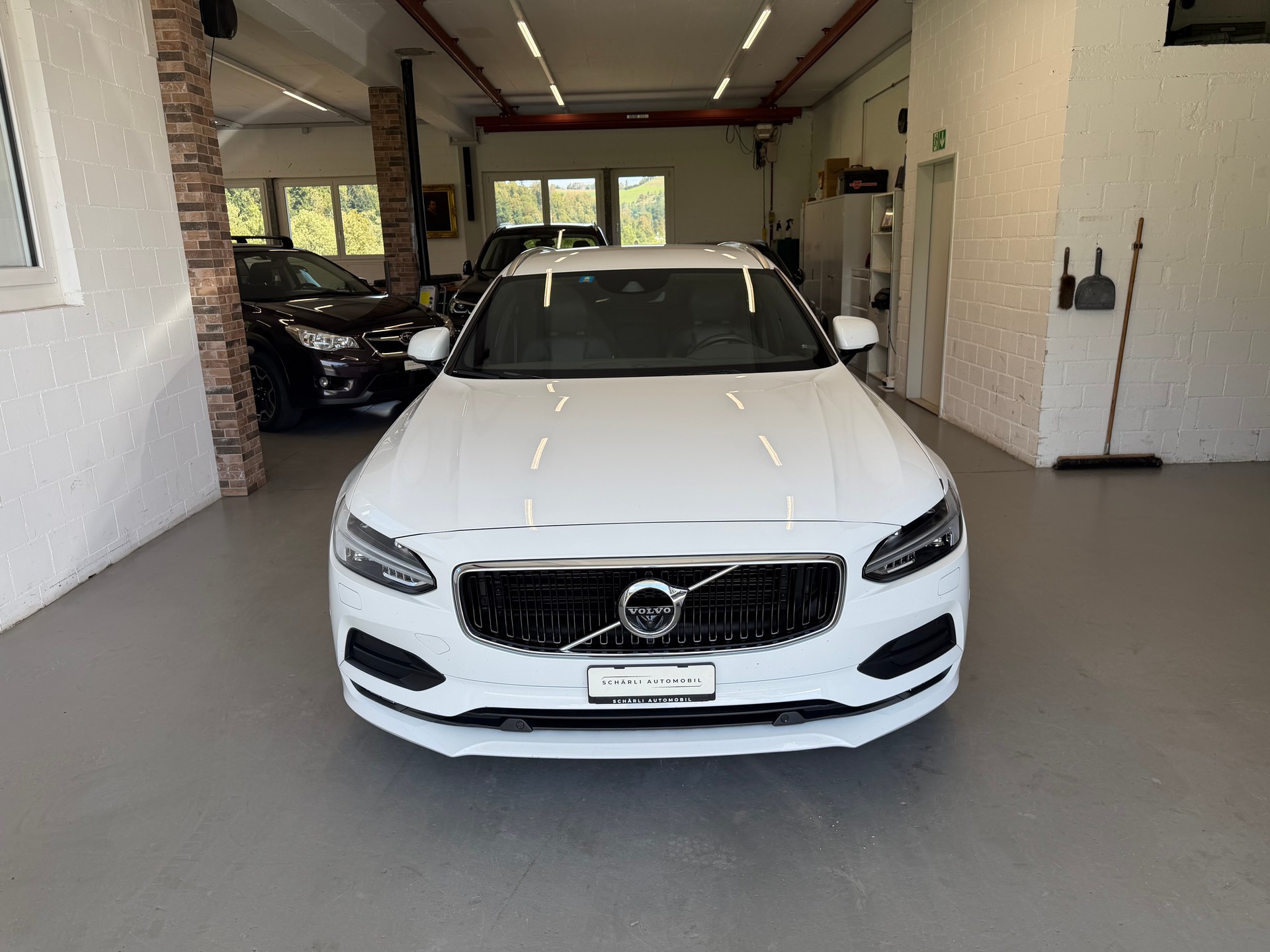 VOLVO V90 D5 AWD Momentum Geartronic Powerpulse-image-0
