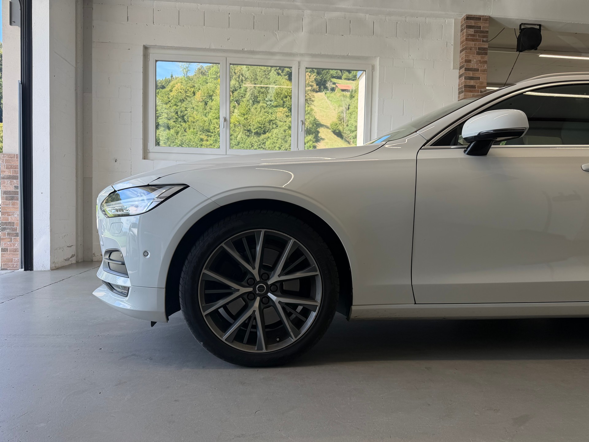 VOLVO V90 D5 AWD Momentum Geartronic Powerpulse-image-2