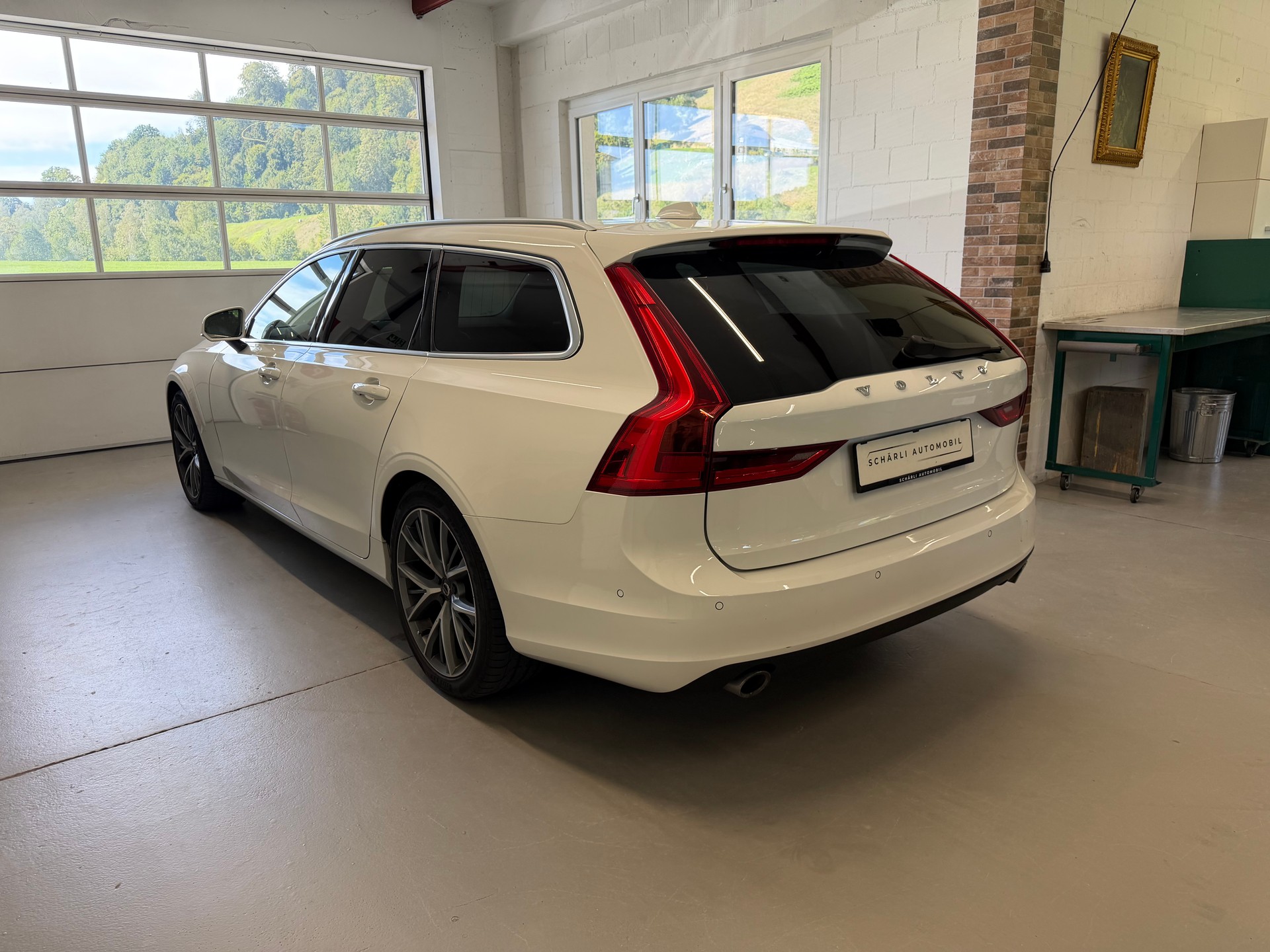 VOLVO V90 D5 AWD Momentum Geartronic Powerpulse-image-4