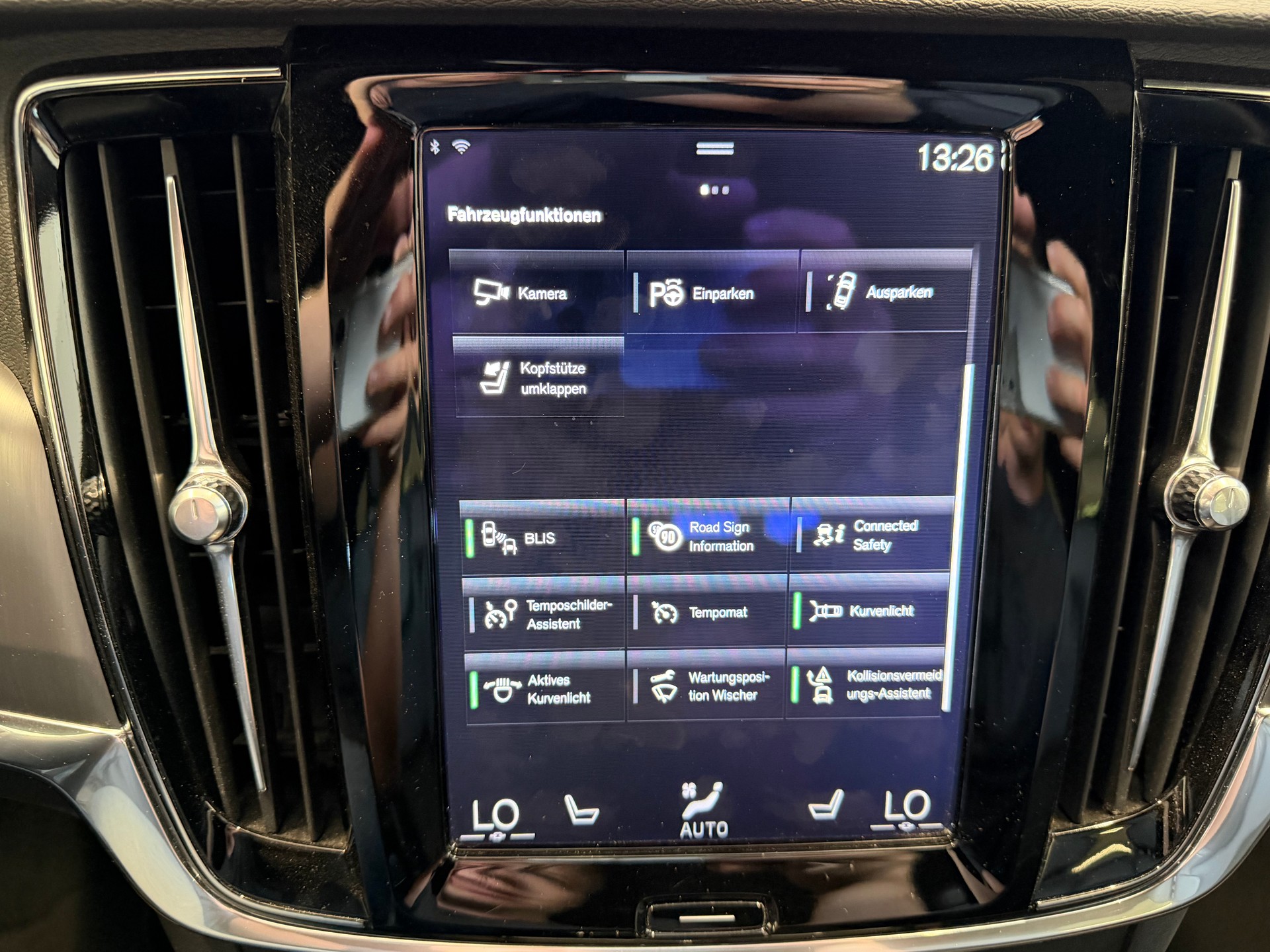 VOLVO V90 D5 AWD Momentum Geartronic Powerpulse-image-12