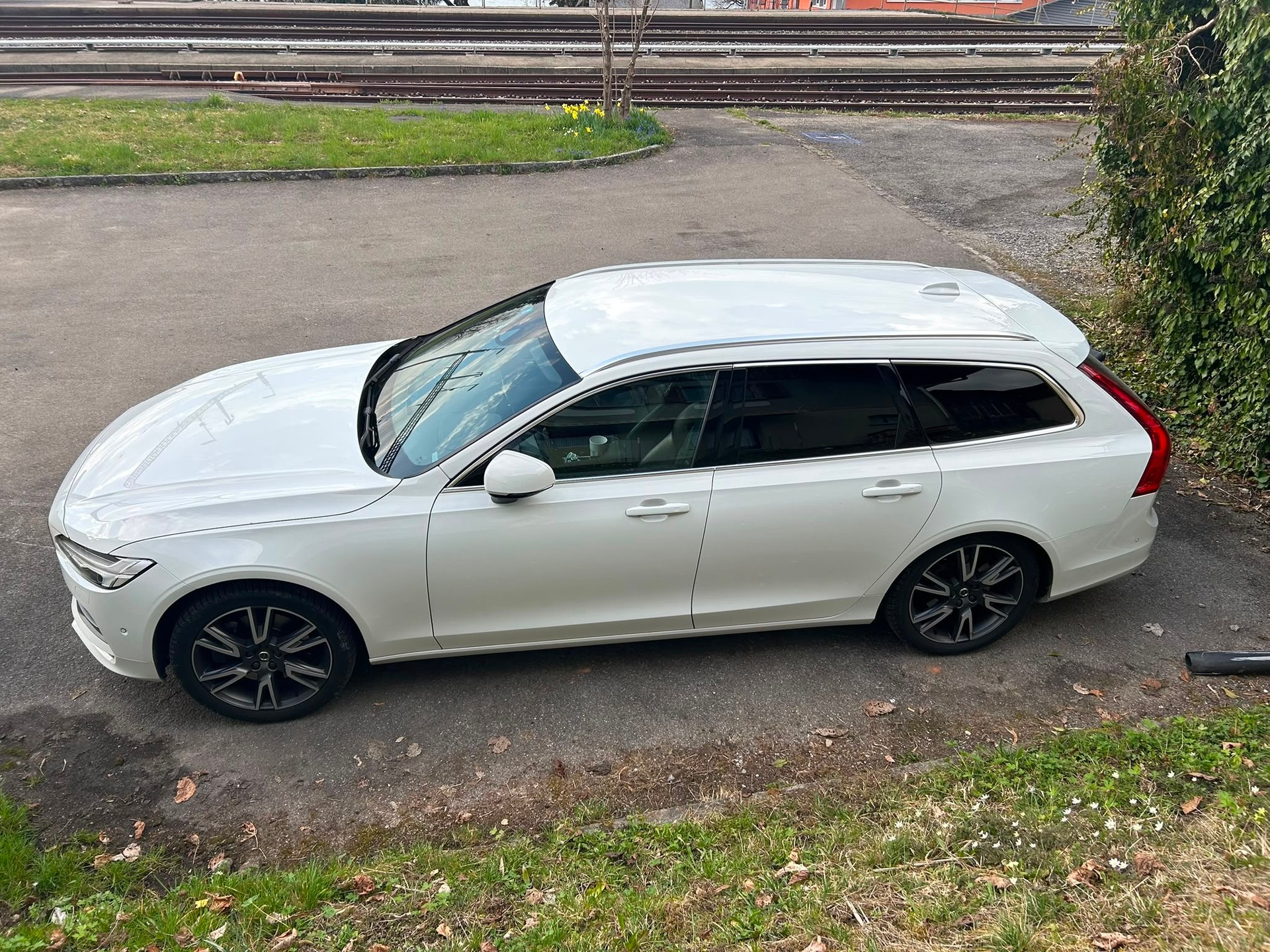 VOLVO V90 D5 AWD Momentum Geartronic Powerpulse-image-2