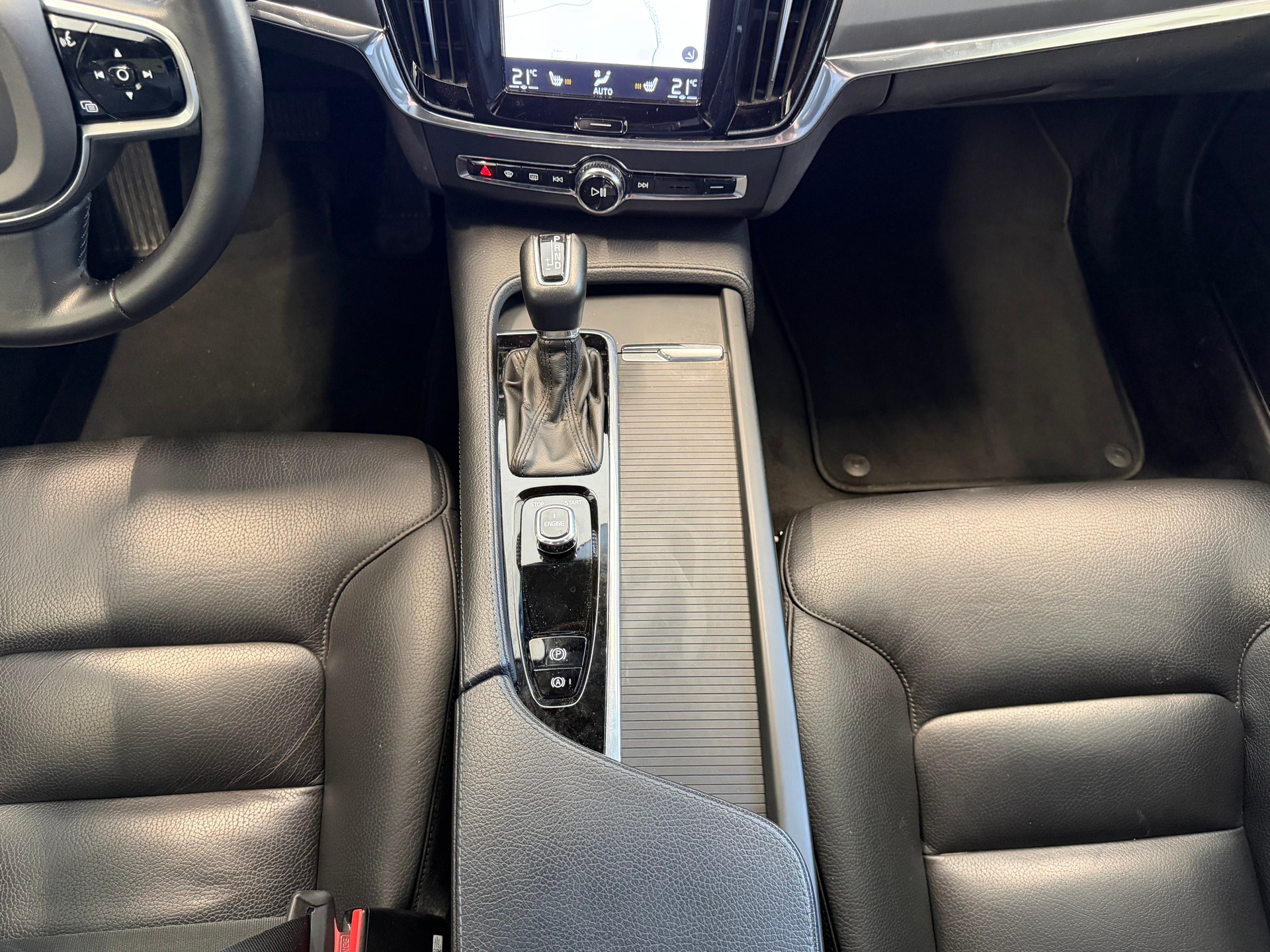 VOLVO V90 D5 AWD Momentum Geartronic Powerpulse-image-10