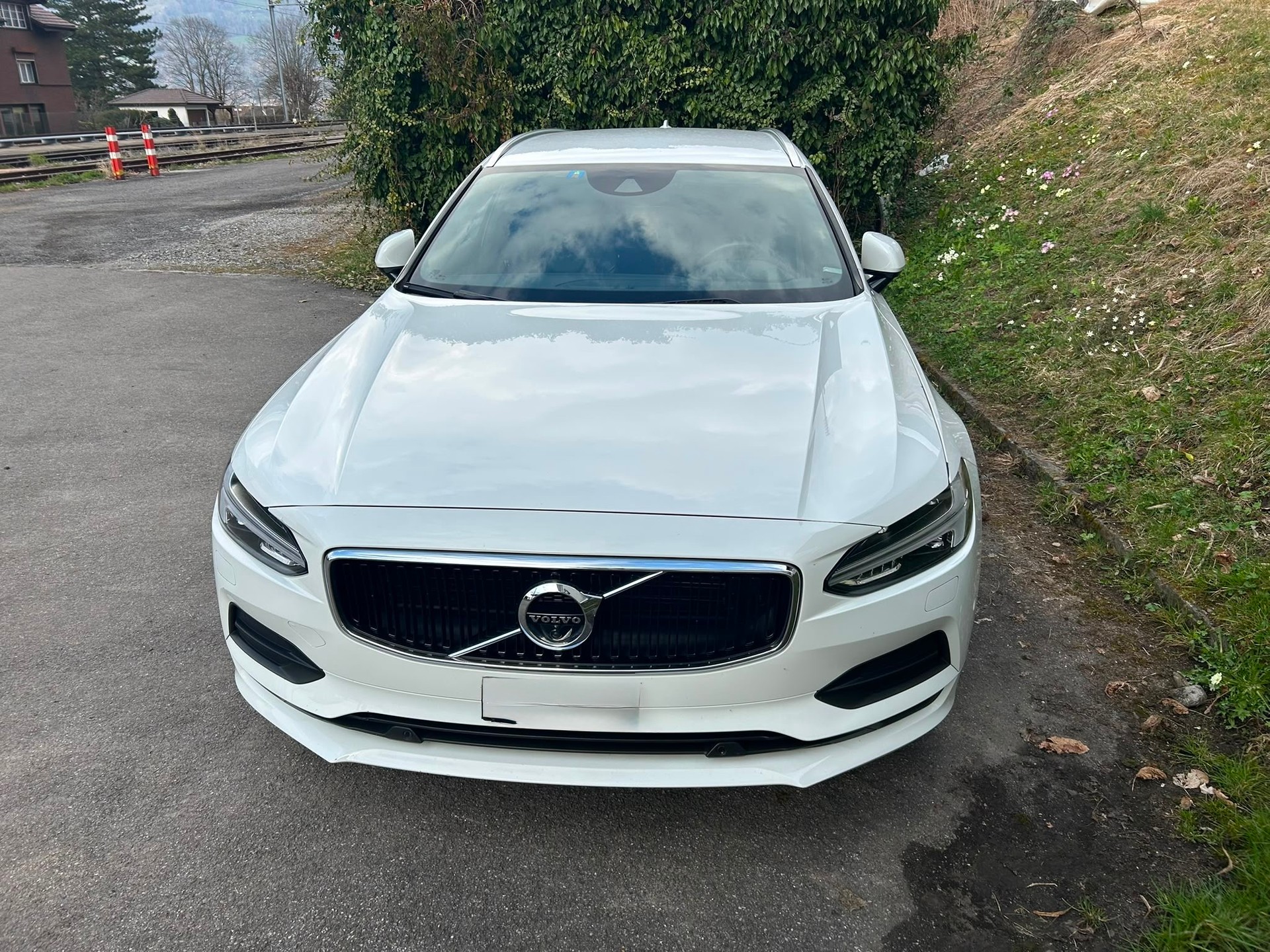 VOLVO V90 D5 AWD Momentum Geartronic Powerpulse-image-1
