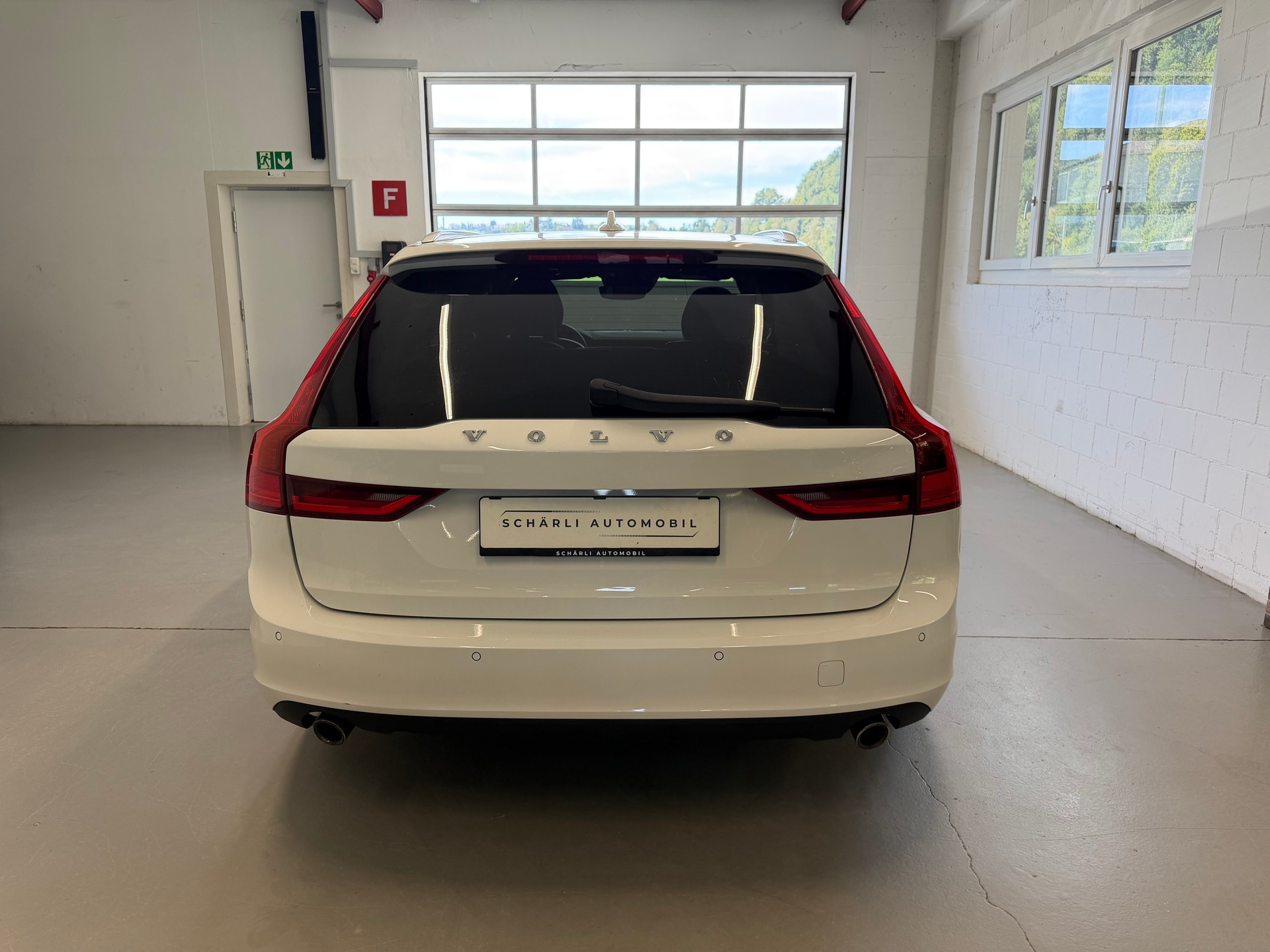VOLVO V90 D5 AWD Momentum Geartronic Powerpulse-image-5