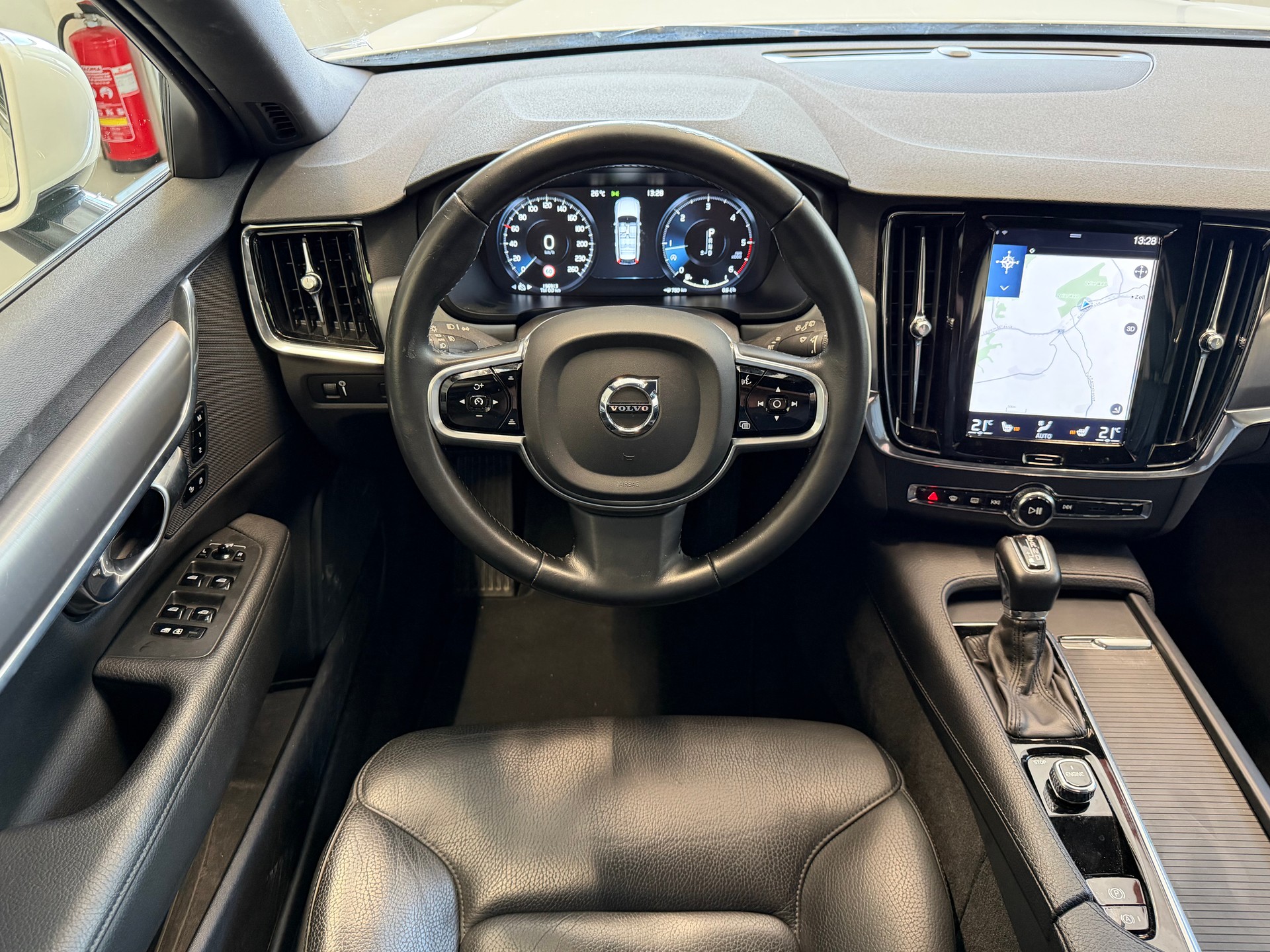 VOLVO V90 D5 AWD Momentum Geartronic Powerpulse-image-9