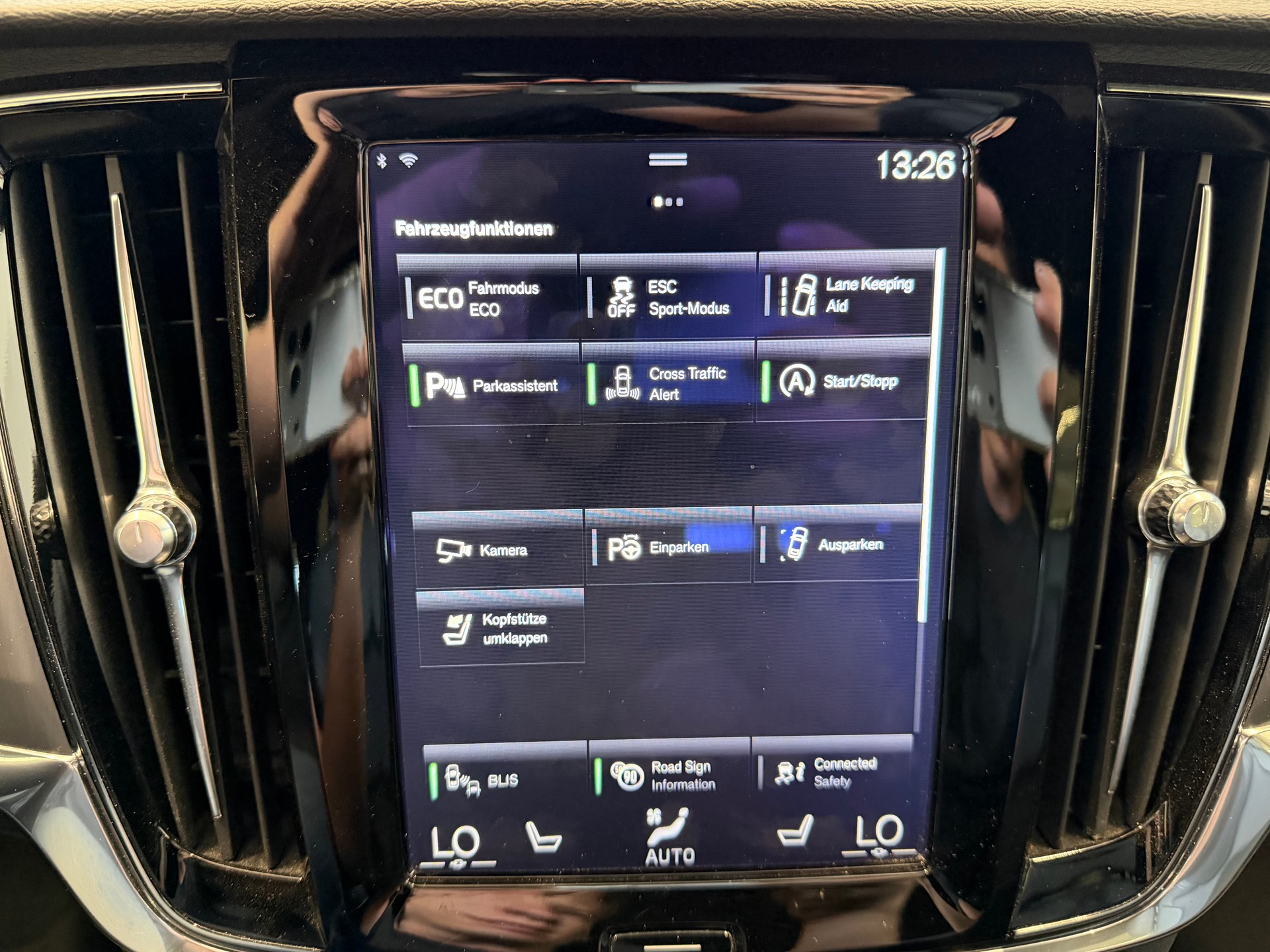 VOLVO V90 D5 AWD Momentum Geartronic Powerpulse-image-11