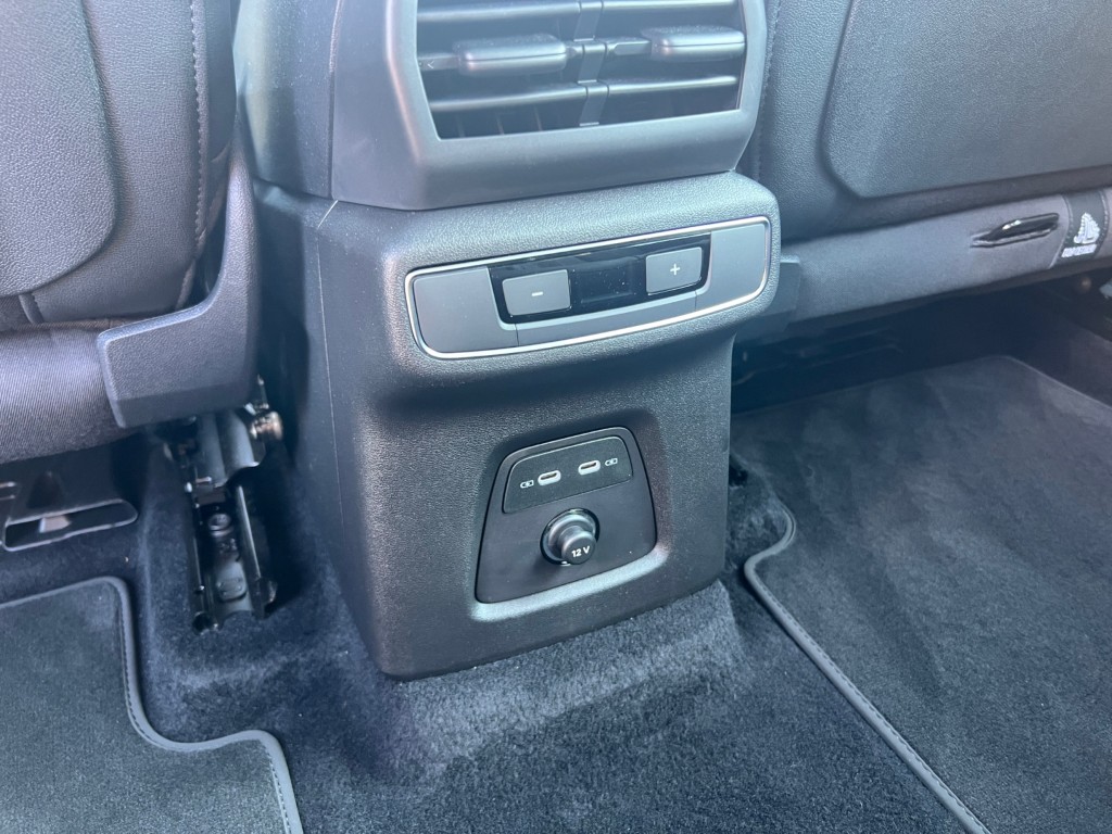 AUDI Q4 e-tron 45 quattro-image-21