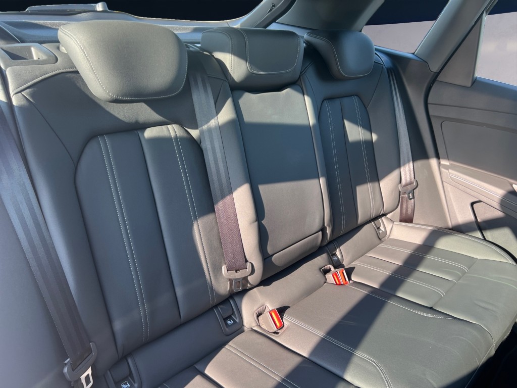 AUDI Q4 e-tron 45 quattro-image-17