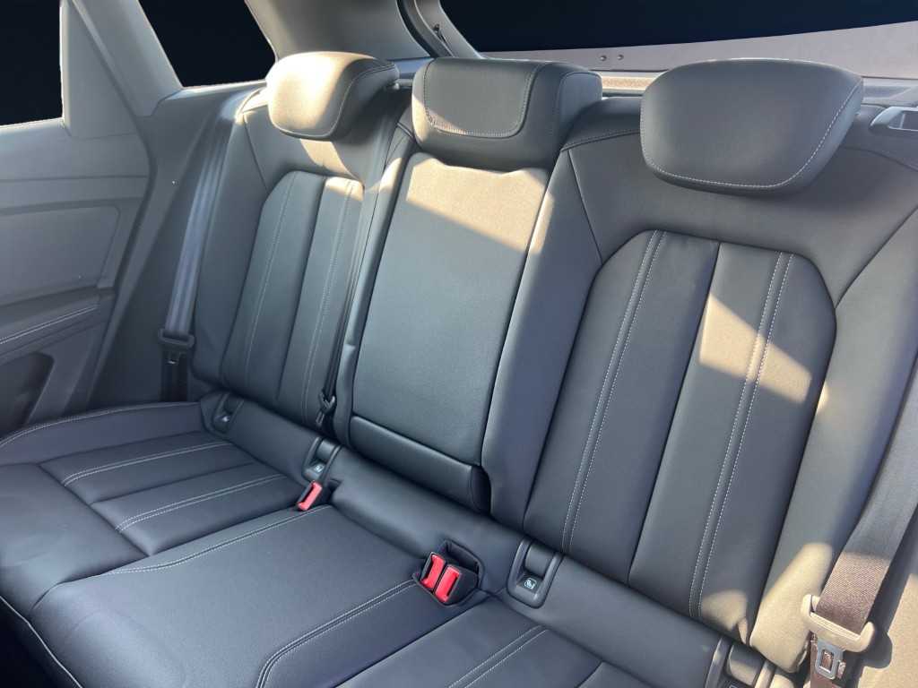 AUDI Q4 e-tron 45 quattro-image-15