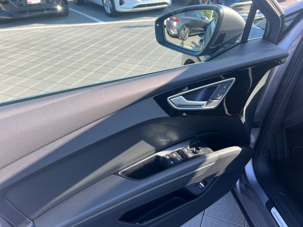 AUDI Q4 e-tron 45 quattro-image-10