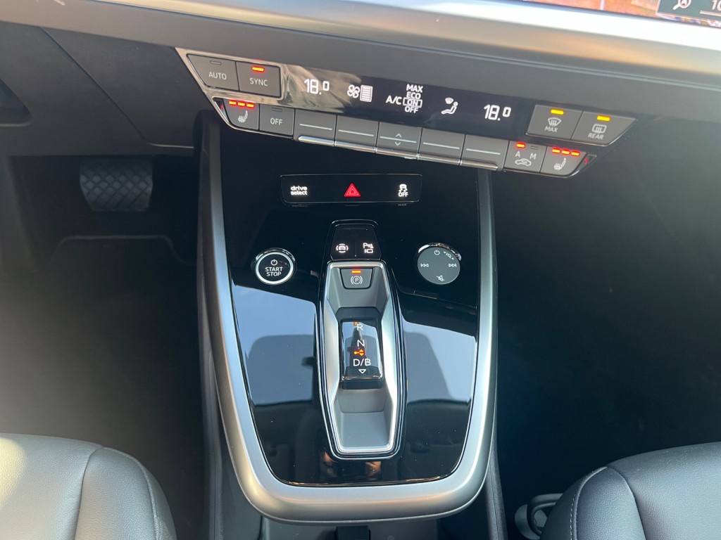 AUDI Q4 e-tron 45 quattro-image-14