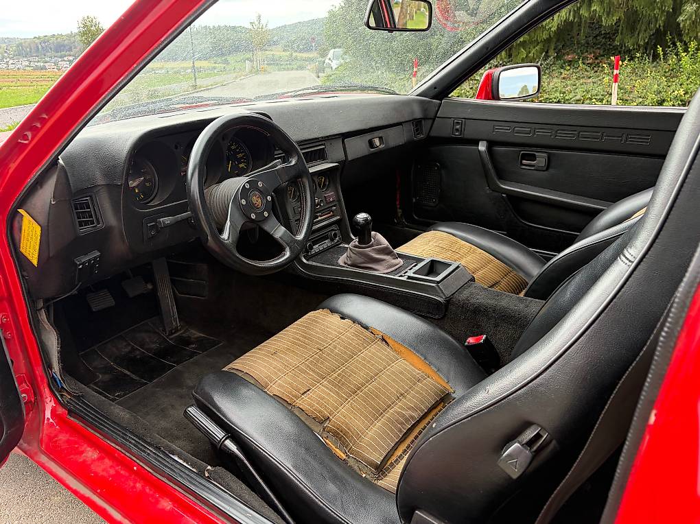 PORSCHE 944-image-1