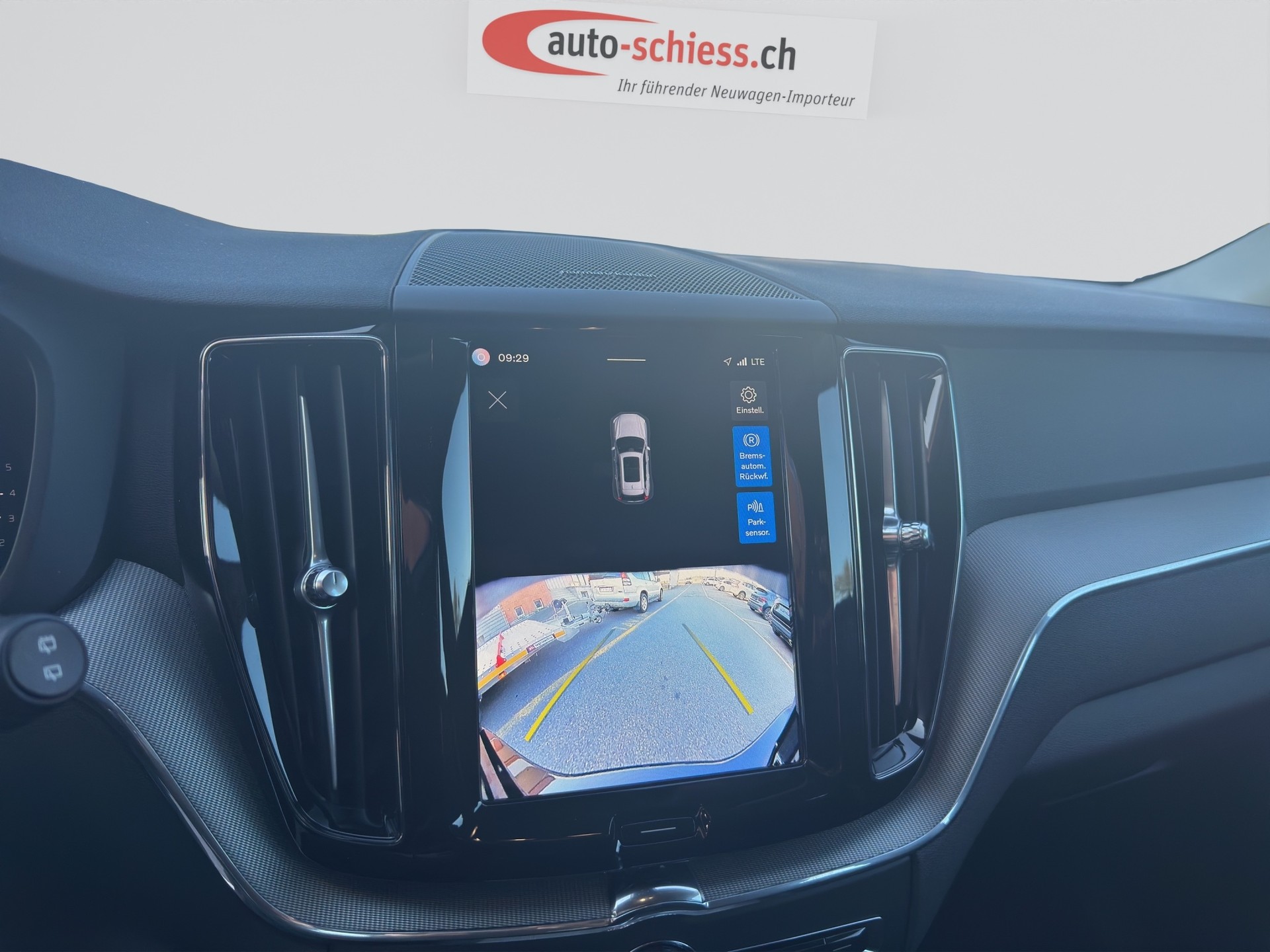 VOLVO XC60 B5 Benzin Mild Hybrid AWD Core Geartronic-image-14