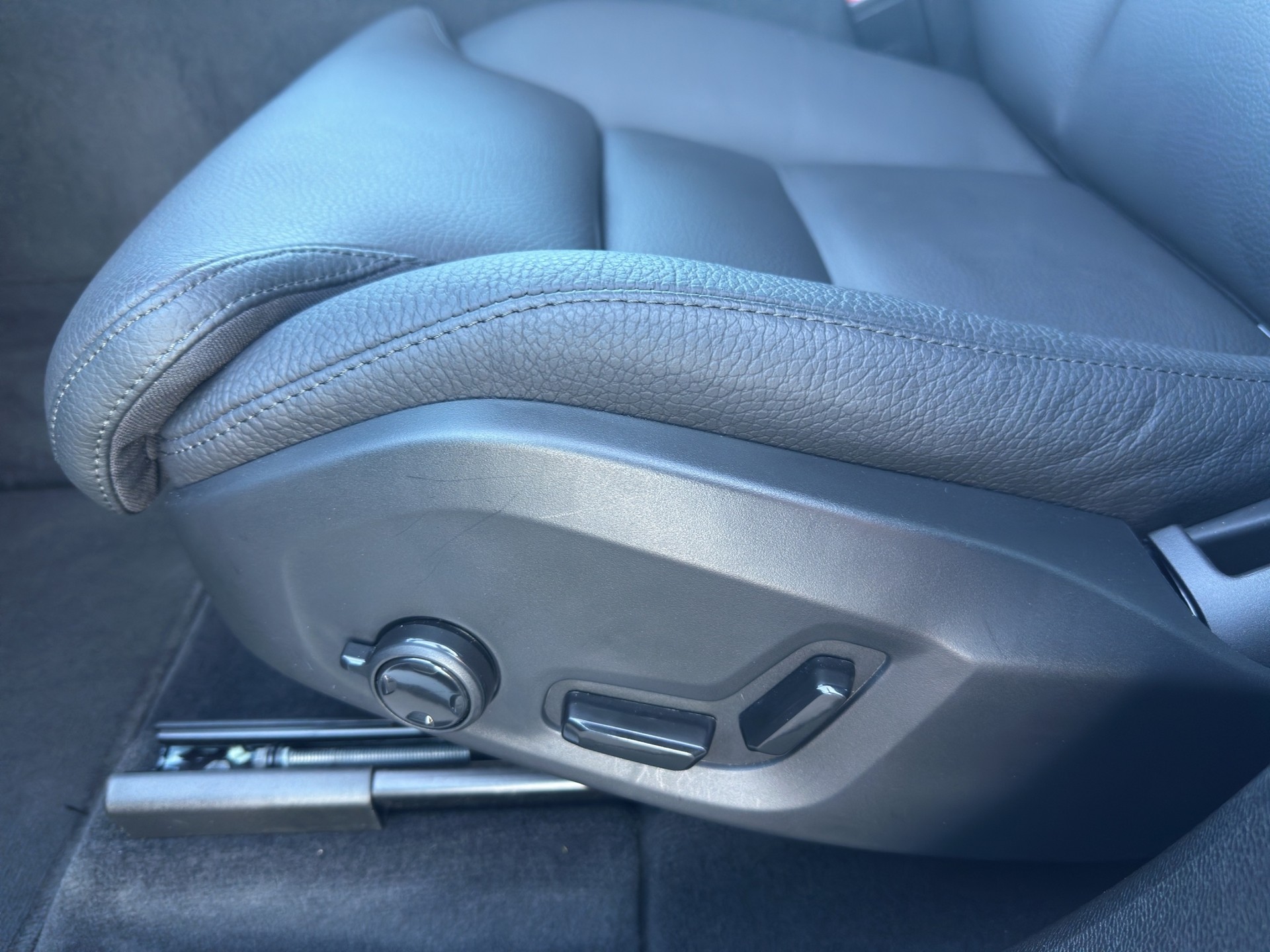 VOLVO XC60 B5 Benzin Mild Hybrid AWD Core Geartronic-image-10