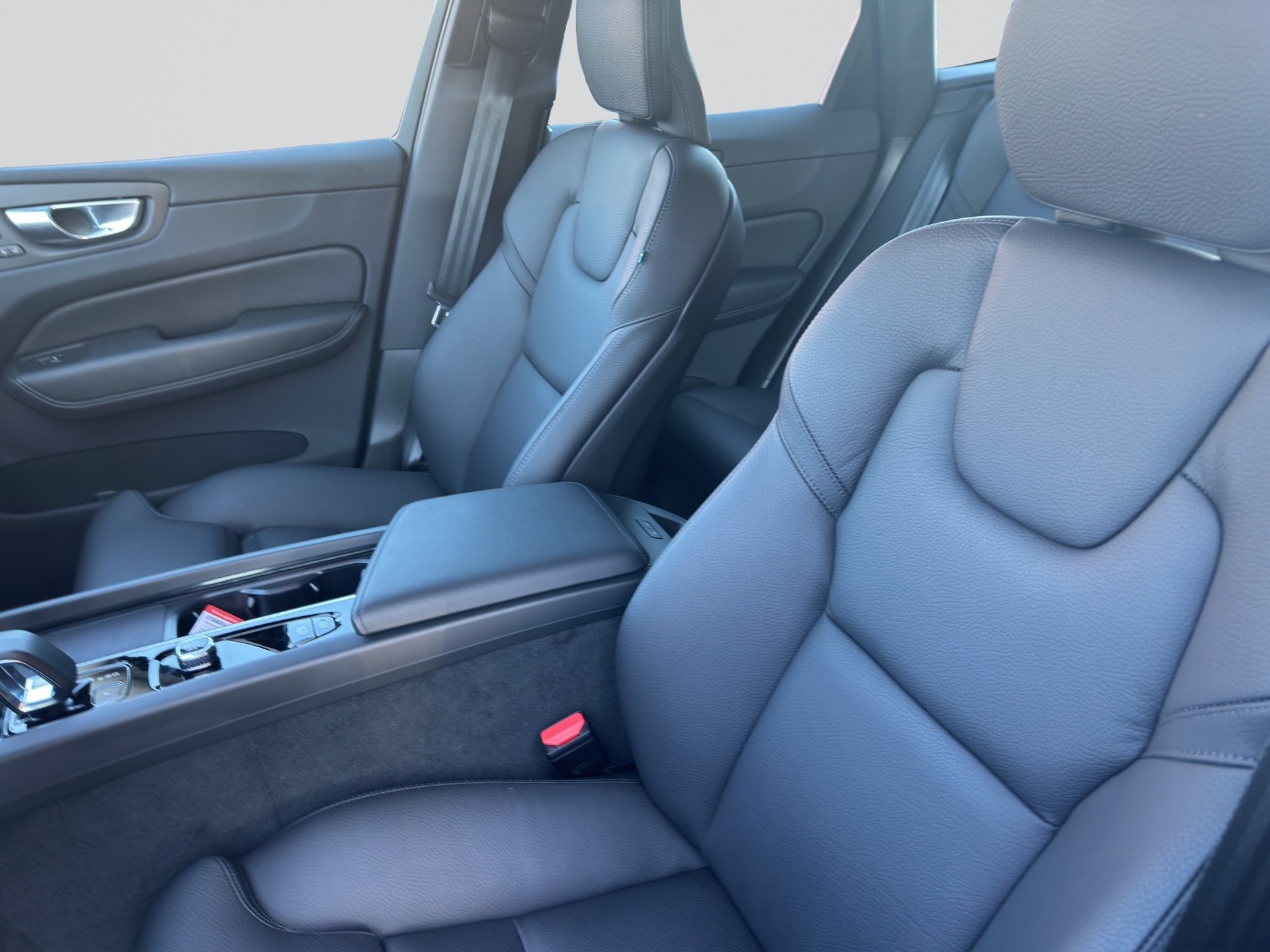 VOLVO XC60 B5 Benzin Mild Hybrid AWD Core Geartronic-image-5