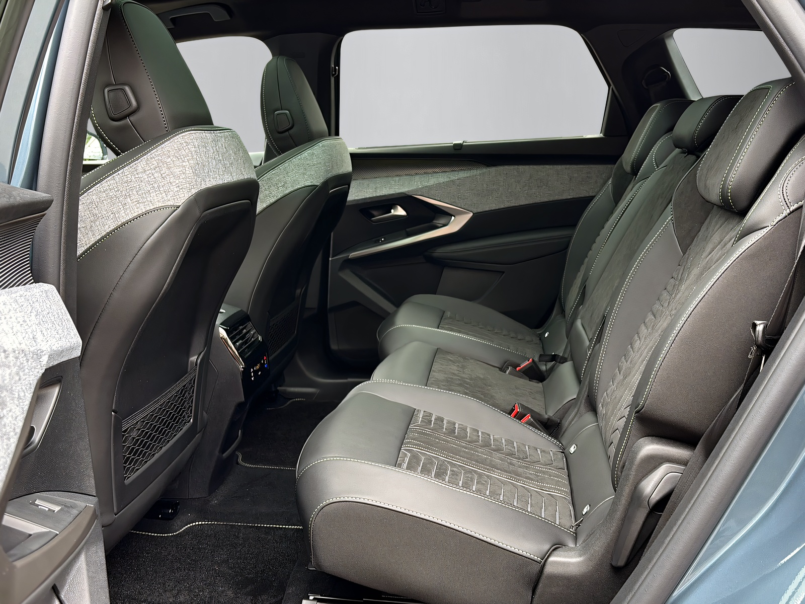 PEUGEOT 5008 1.6 PHEV 225 GT-image-6