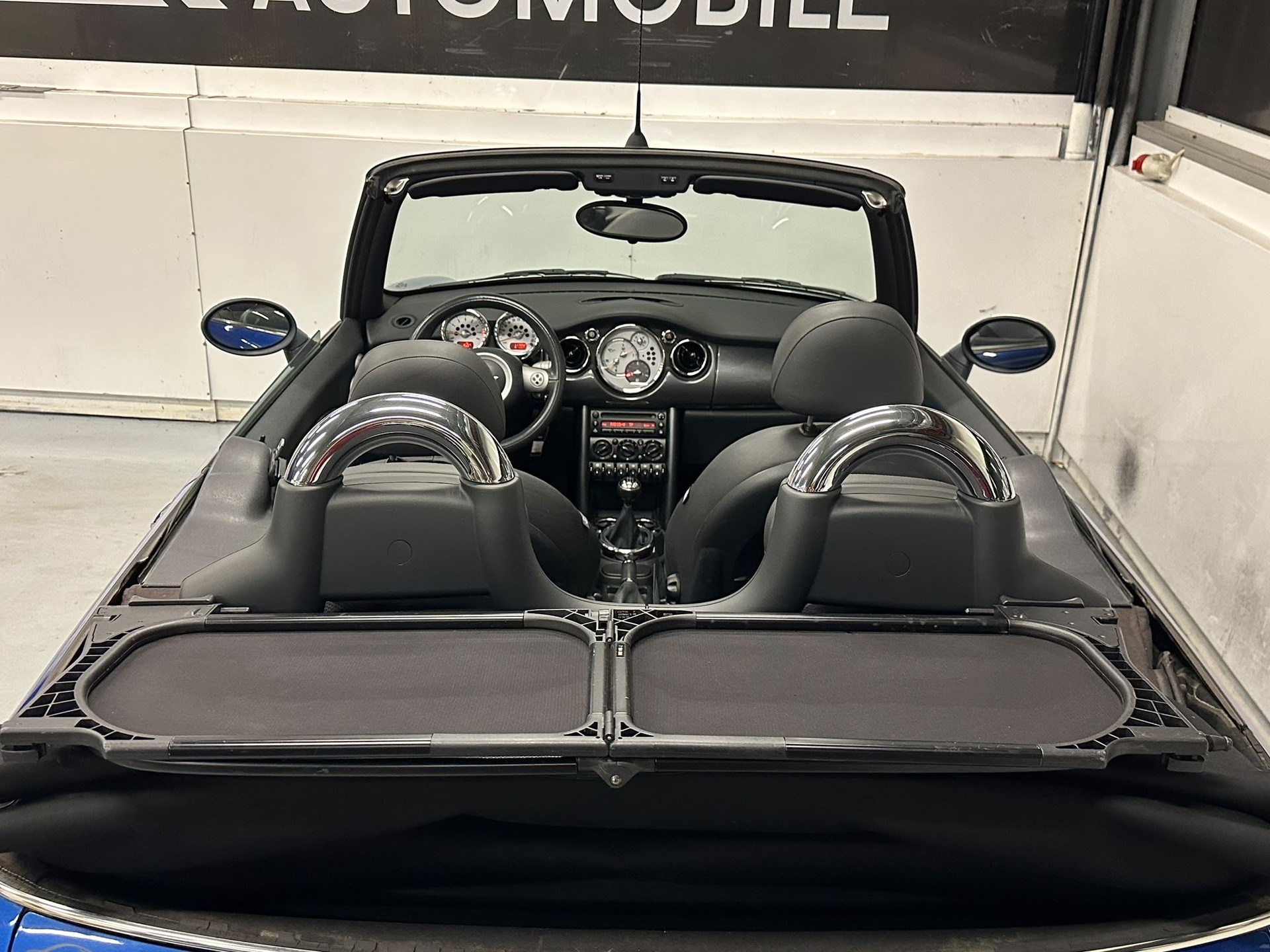 MINI Cooper Cabriolet-image-8