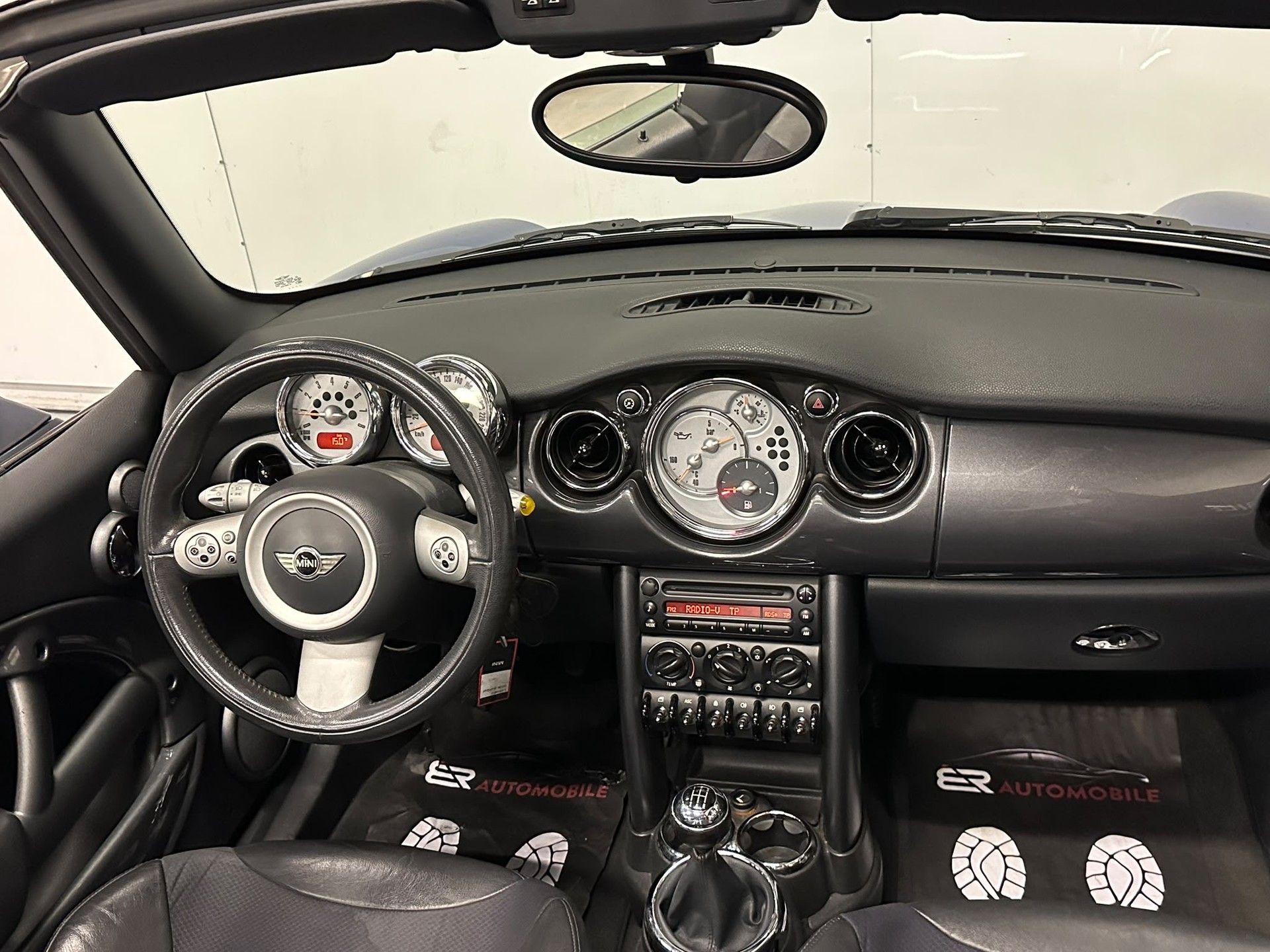 MINI Cooper Cabriolet-image-9