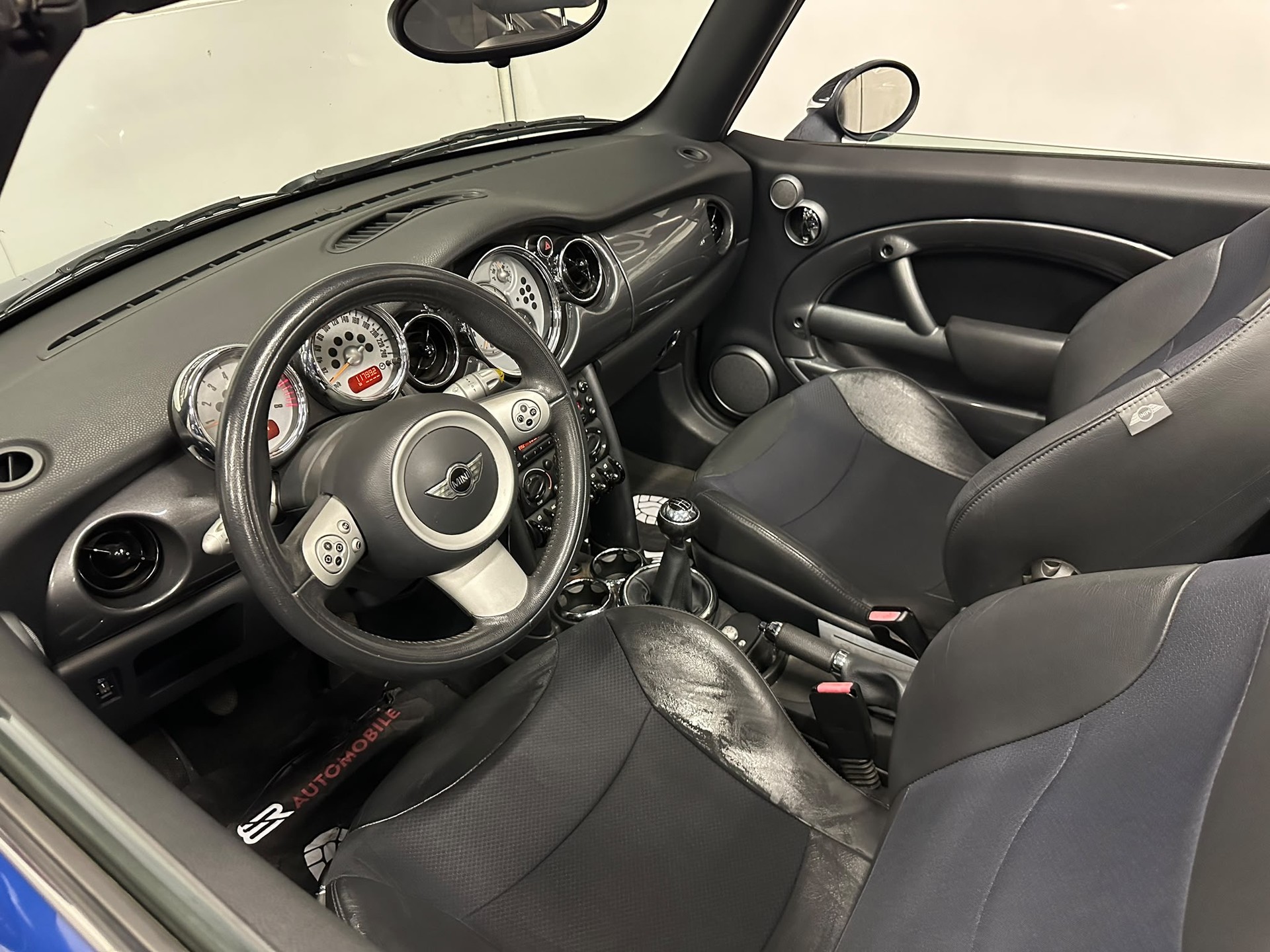 MINI Cooper Cabriolet-image-13