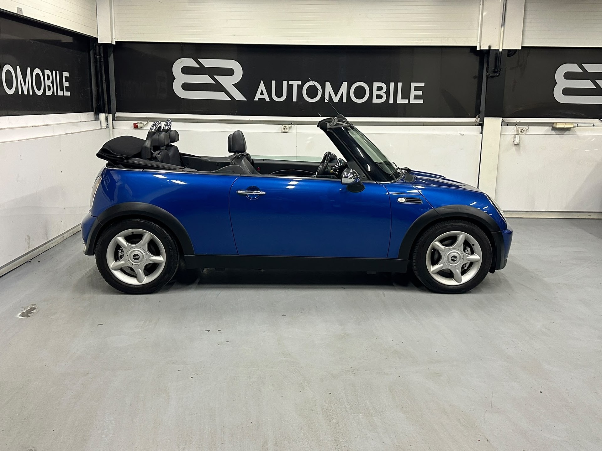 MINI Cooper Cabriolet-image-4