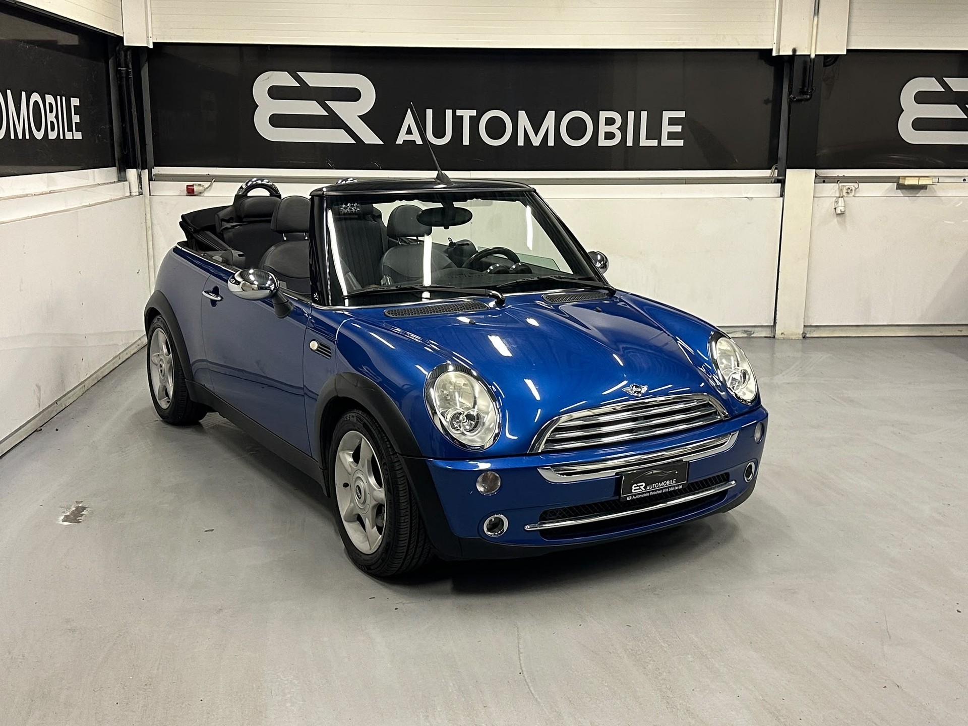 MINI Cooper Cabriolet-image-1