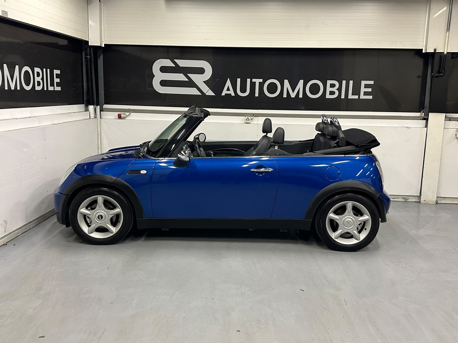 MINI Cooper Cabriolet-image-5