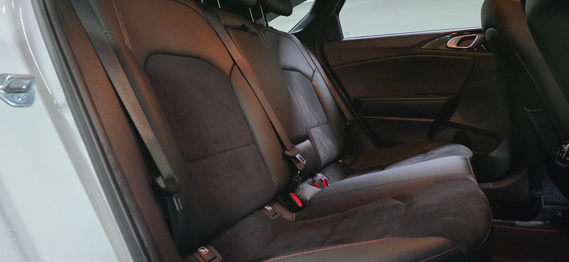 KIA ProCeed 1.6 T-GDi GT DCT *CarPlay&AndroidAuto*Sitz-&Lenkradheizung*Spurhalteassistent*Rückfahrkamera*-image-28