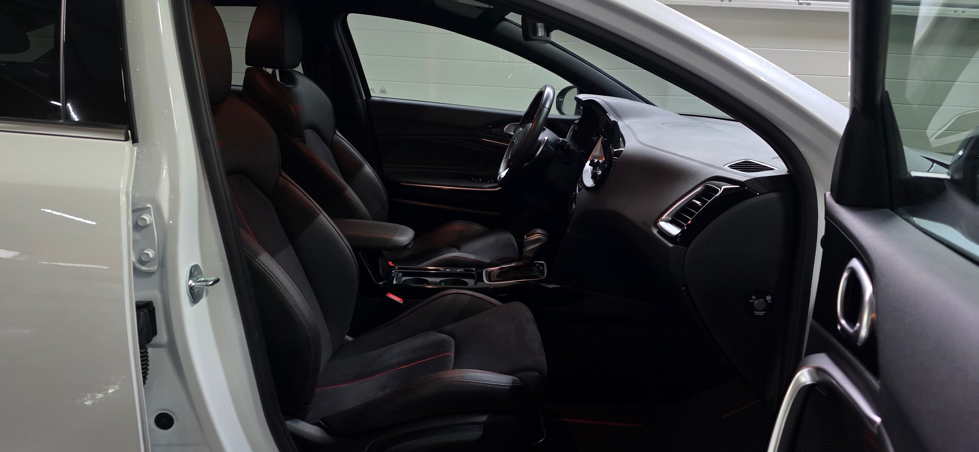 KIA ProCeed 1.6 T-GDi GT DCT *CarPlay&AndroidAuto*Sitz-&Lenkradheizung*Spurhalteassistent*Rückfahrkamera*-image-25