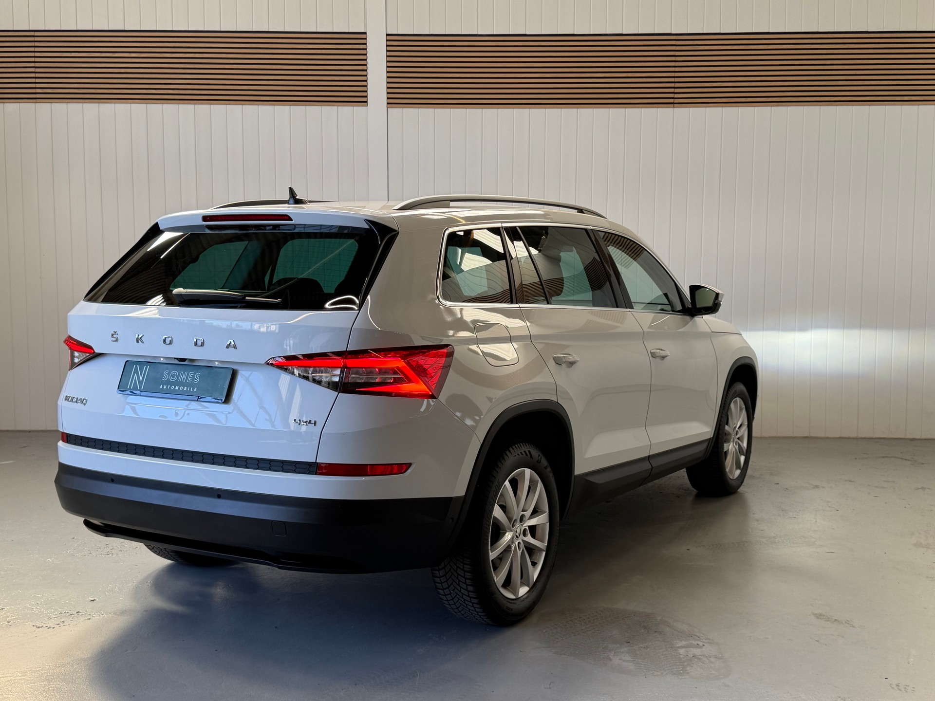 SKODA Kodiaq 2.0 TDI SCR Style 4x4 DSG frisch ab Service & MfK-image-4