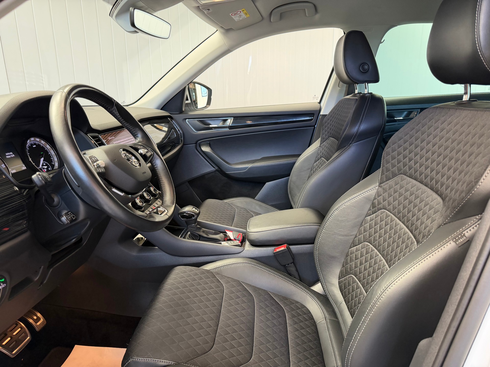 SKODA Kodiaq 2.0 TDI SCR Style 4x4 DSG frisch ab Service & MfK-image-18