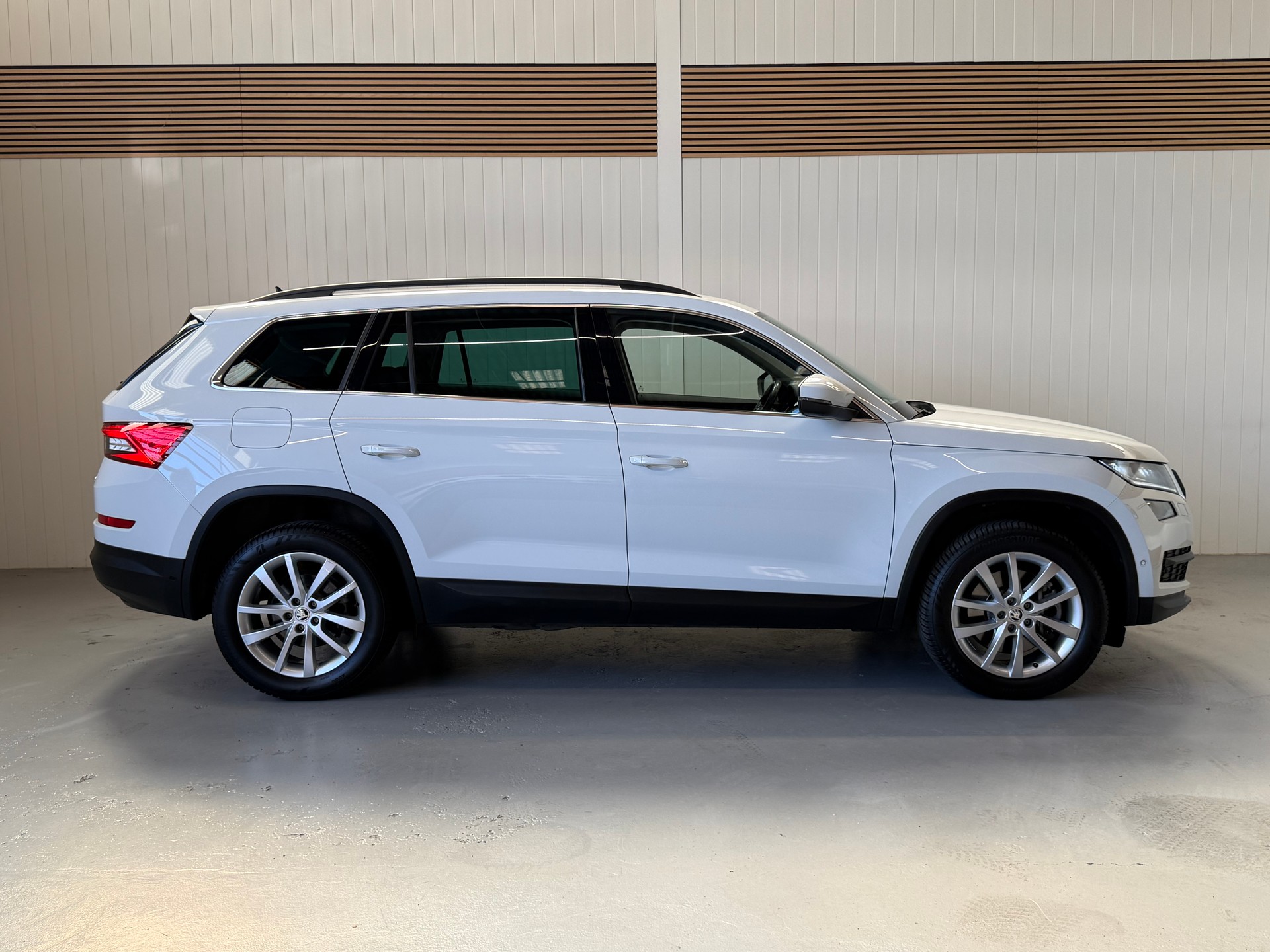 SKODA Kodiaq 2.0 TDI SCR Style 4x4 DSG frisch ab Service & MfK-image-5