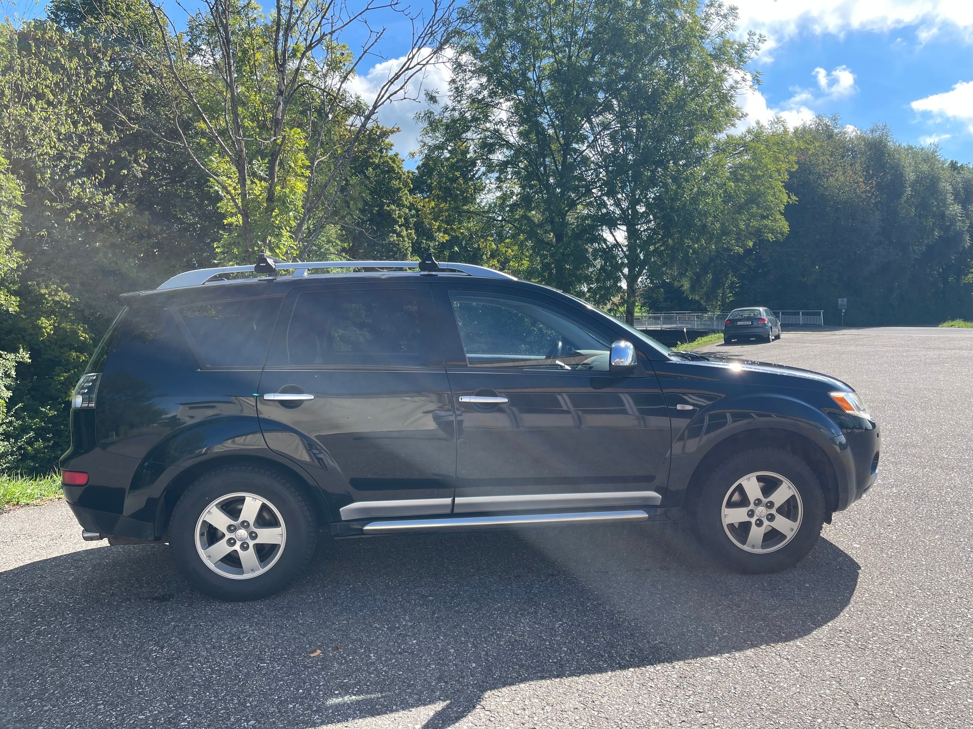 MITSUBISHI Outlander 2.0 DID Instyle 4WD-image-5