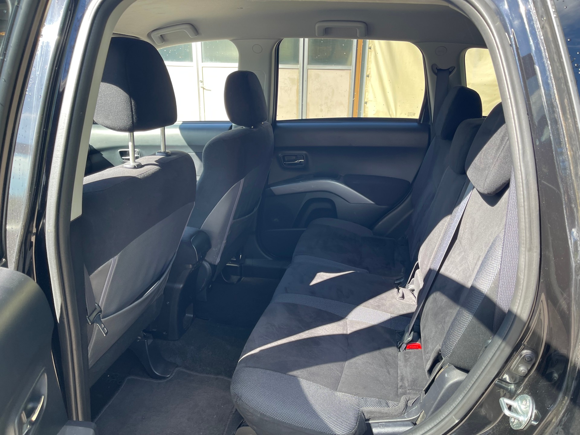 MITSUBISHI Outlander 2.0 DID Instyle 4WD-image-8