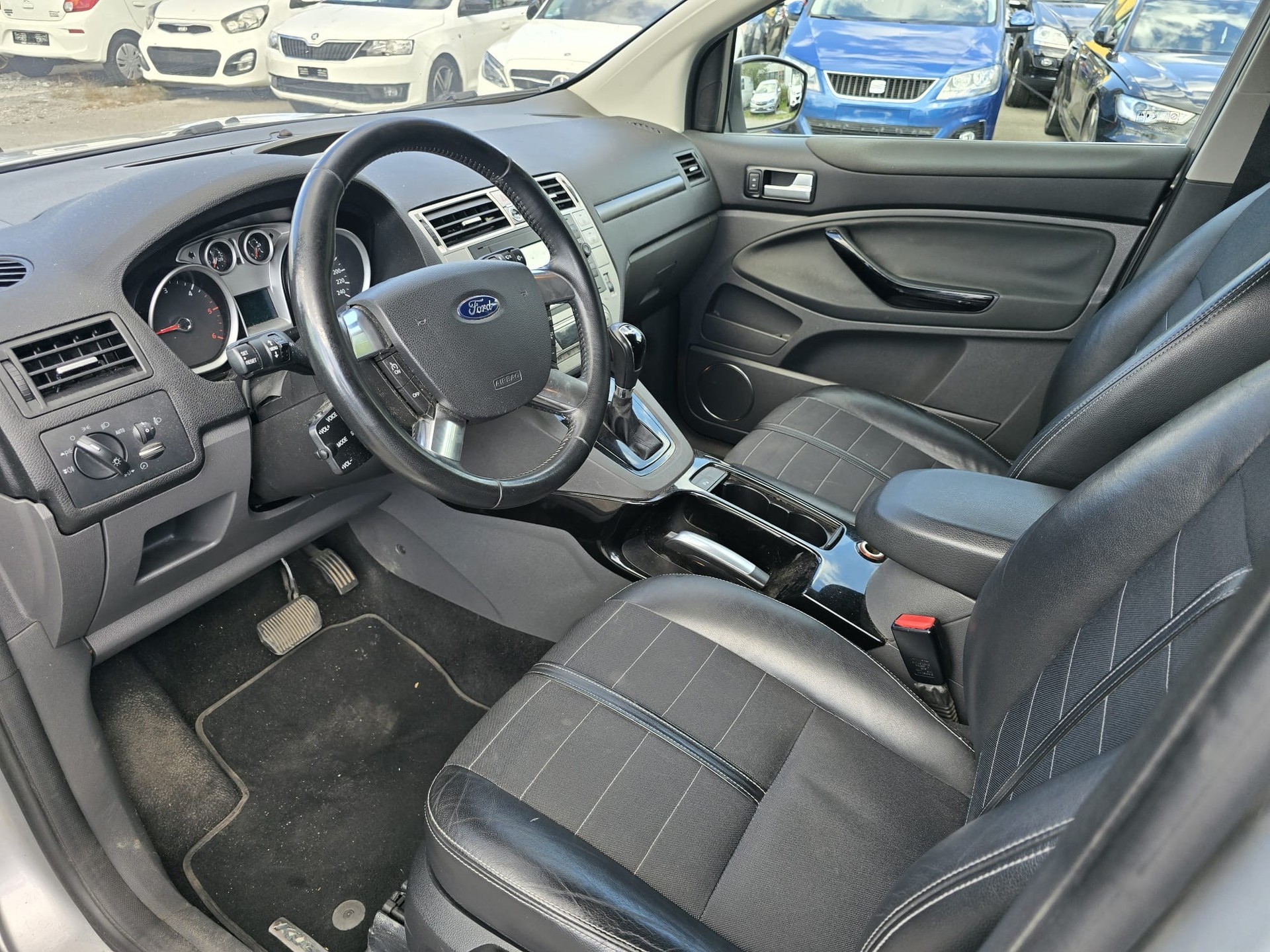 FORD Kuga 2.0 TDCi Titanium 4WD PowerShift-image-12