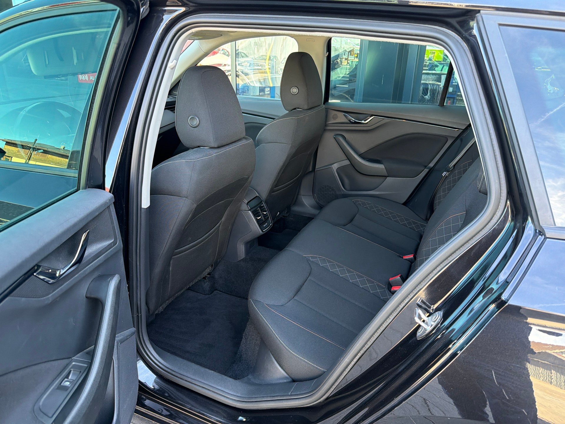 SKODA Kamiq 1.0 TSI Ambition-image-6