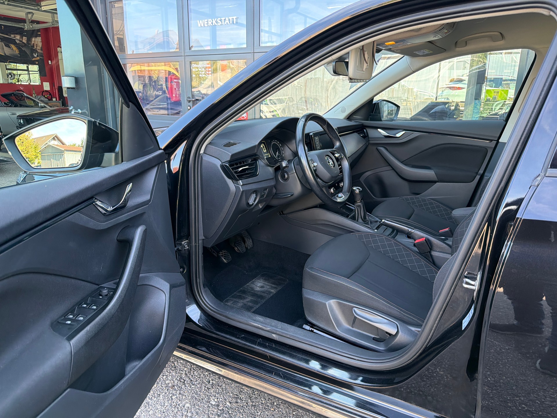 SKODA Kamiq 1.0 TSI Ambition-image-7