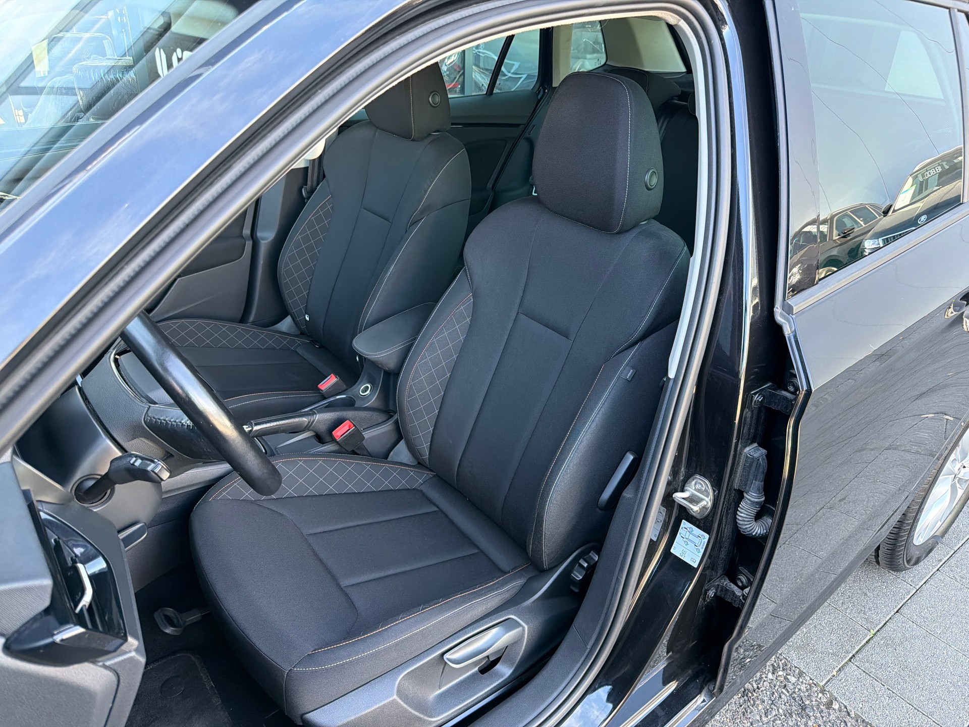 SKODA Kamiq 1.0 TSI Ambition-image-8