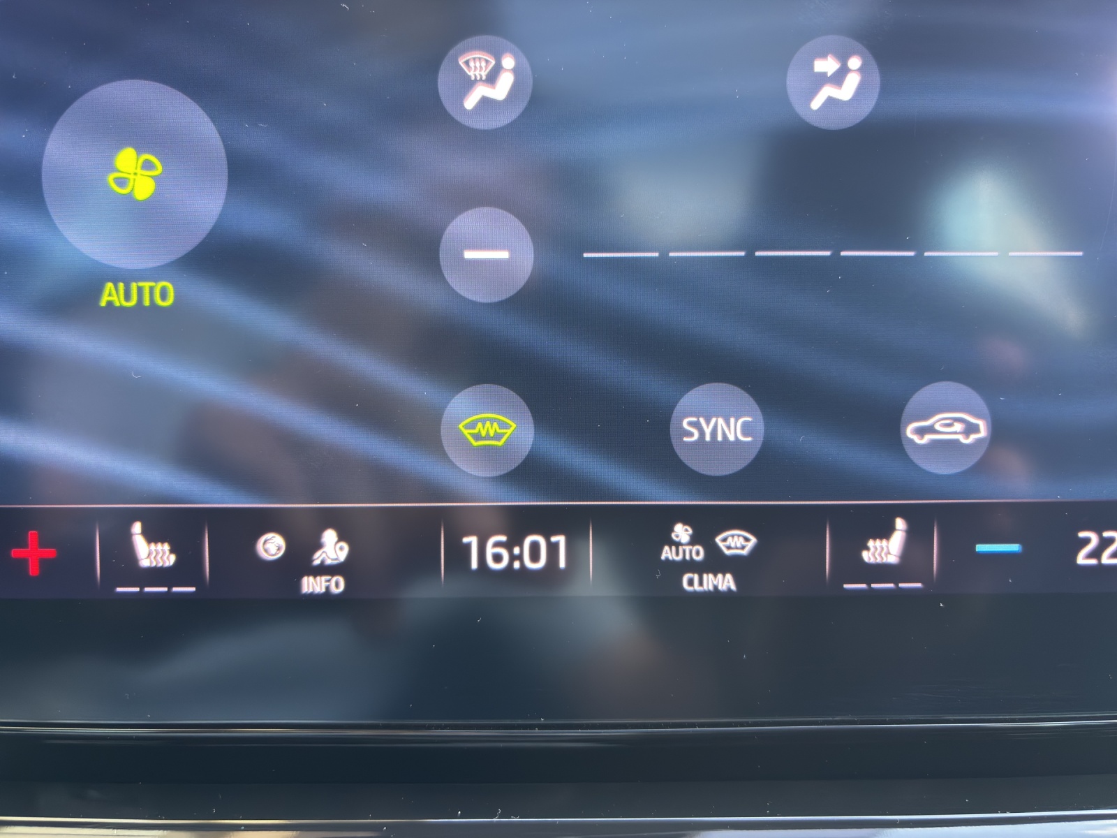 SKODA Octavia Combi 2.0 TDI DSG RS 4x4 mit AHK & Panorama-Ausstell-/Schiebedach & Rückfahrkamera-image-26