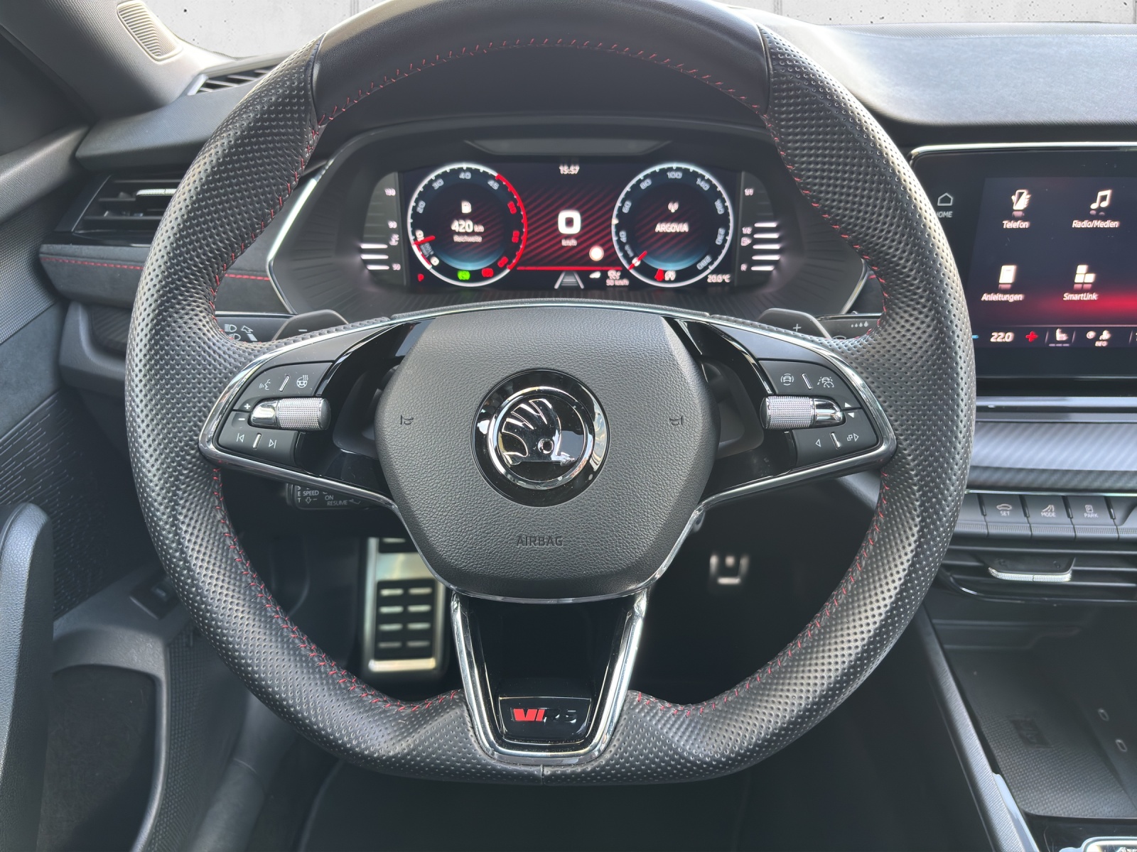SKODA Octavia Combi 2.0 TDI DSG RS 4x4 mit AHK & Panorama-Ausstell-/Schiebedach & Rückfahrkamera-image-12