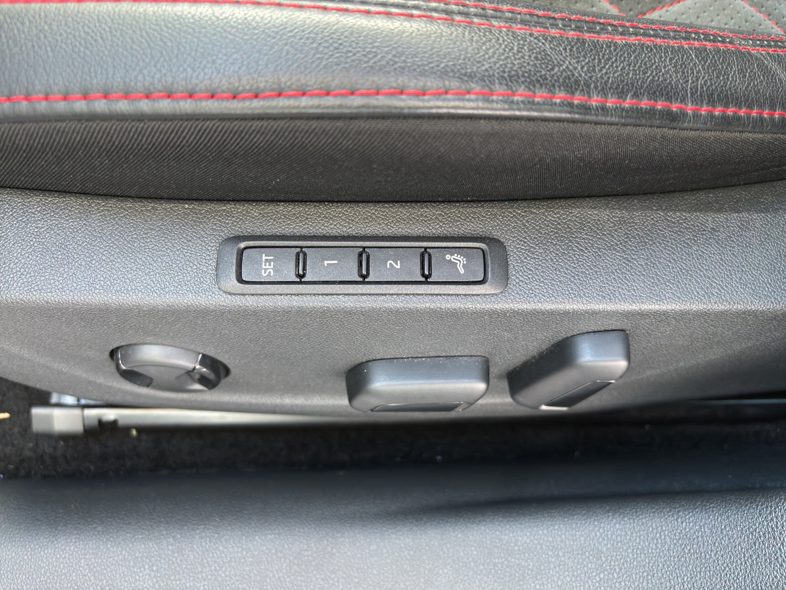 SKODA Octavia Combi 2.0 TDI DSG RS 4x4 mit AHK & Panorama-Ausstell-/Schiebedach & Rückfahrkamera-image-29
