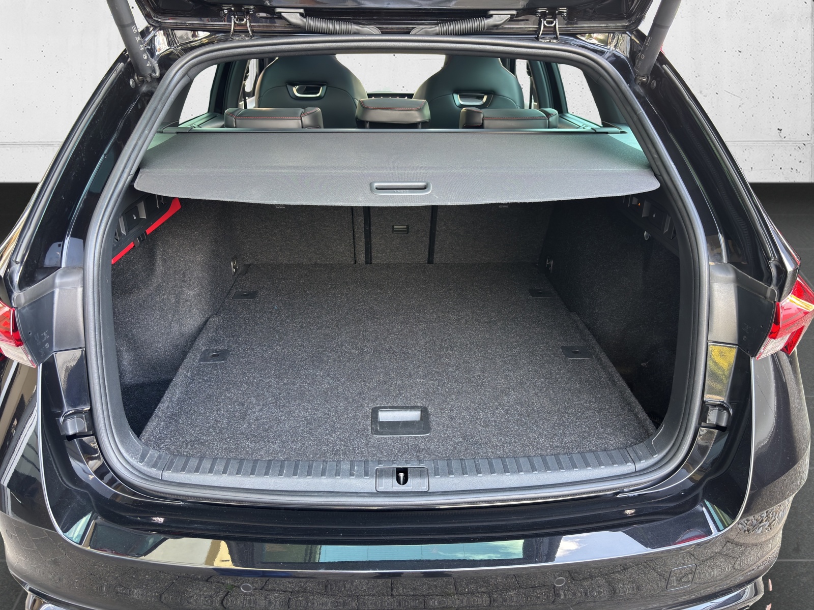 SKODA Octavia Combi 2.0 TDI DSG RS 4x4 mit AHK & Panorama-Ausstell-/Schiebedach & Rückfahrkamera-image-8