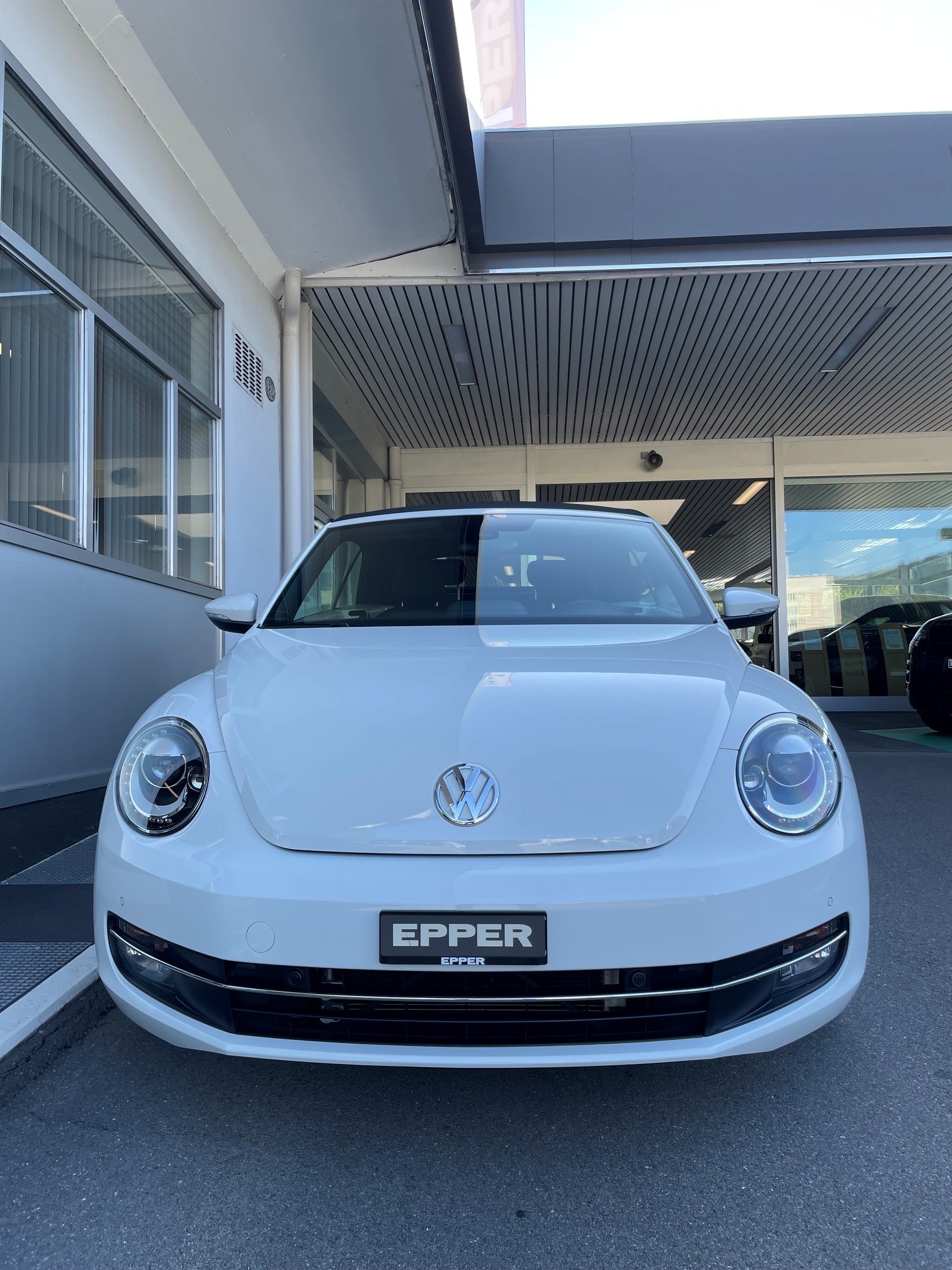VW Beetle Cabriolet 1.2 TSI BlueMT Design DSG-image-18