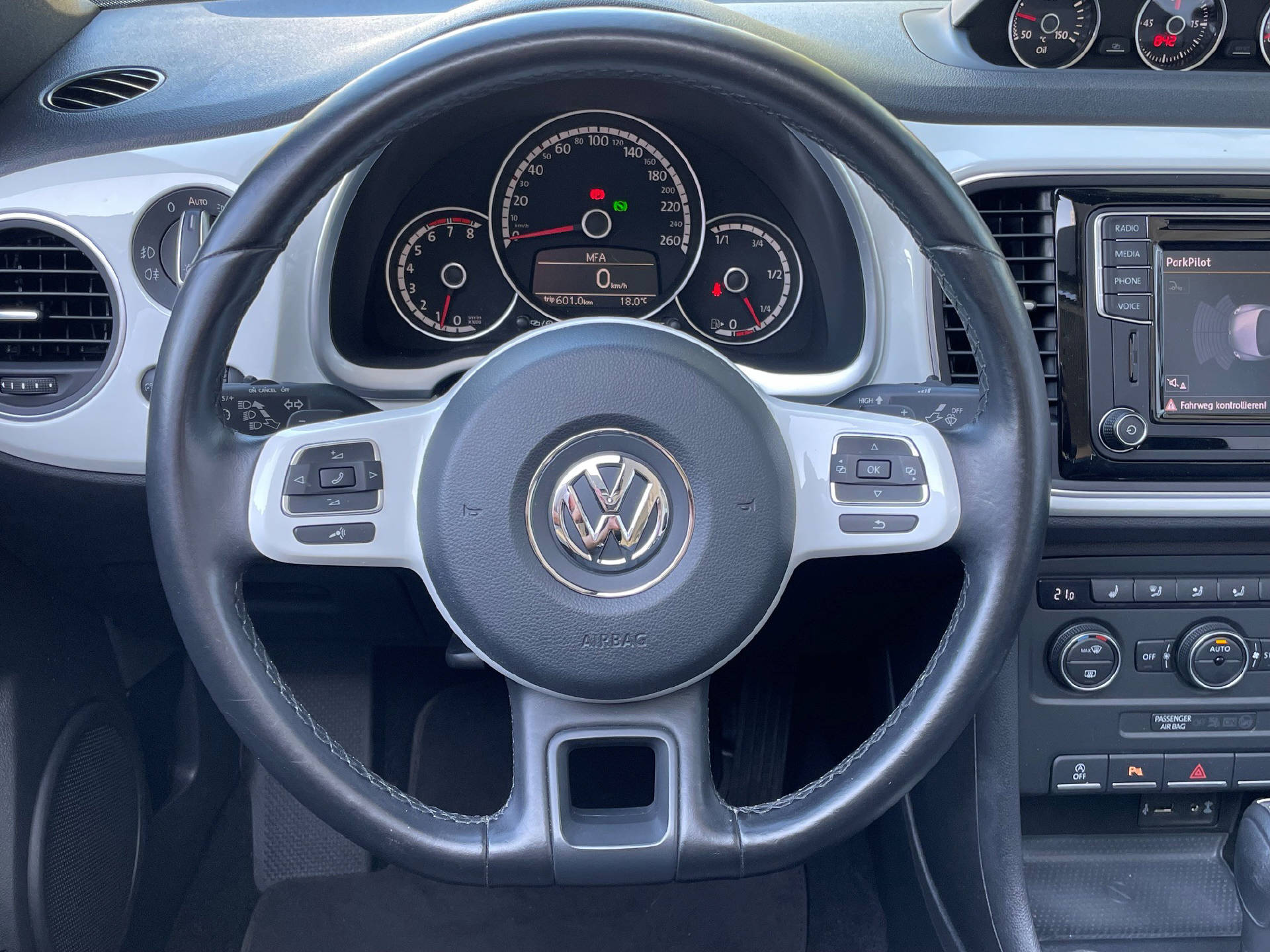 VW Beetle Cabriolet 1.2 TSI BlueMT Design DSG-image-5