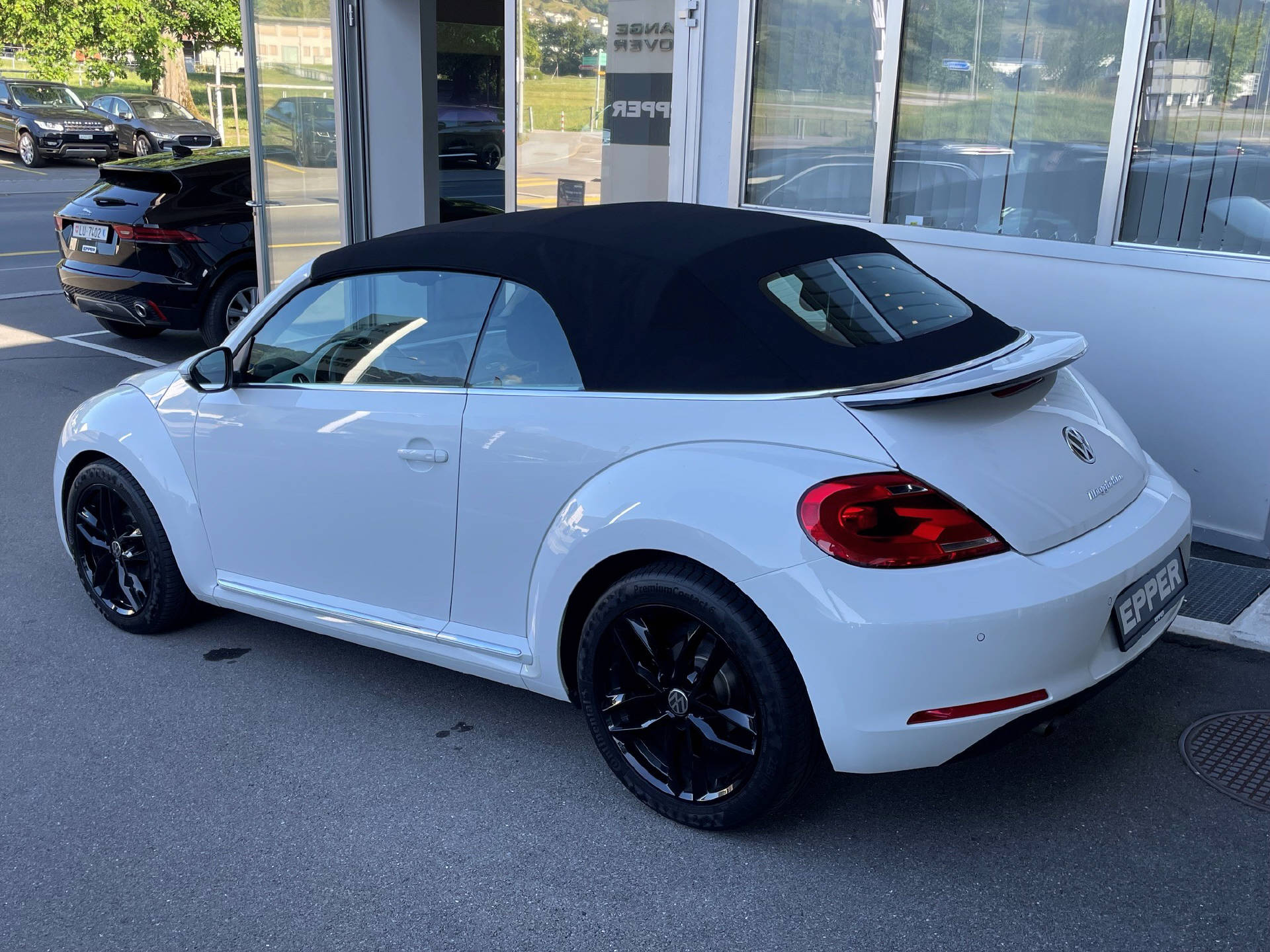 VW Beetle Cabriolet 1.2 TSI BlueMT Design DSG-image-21