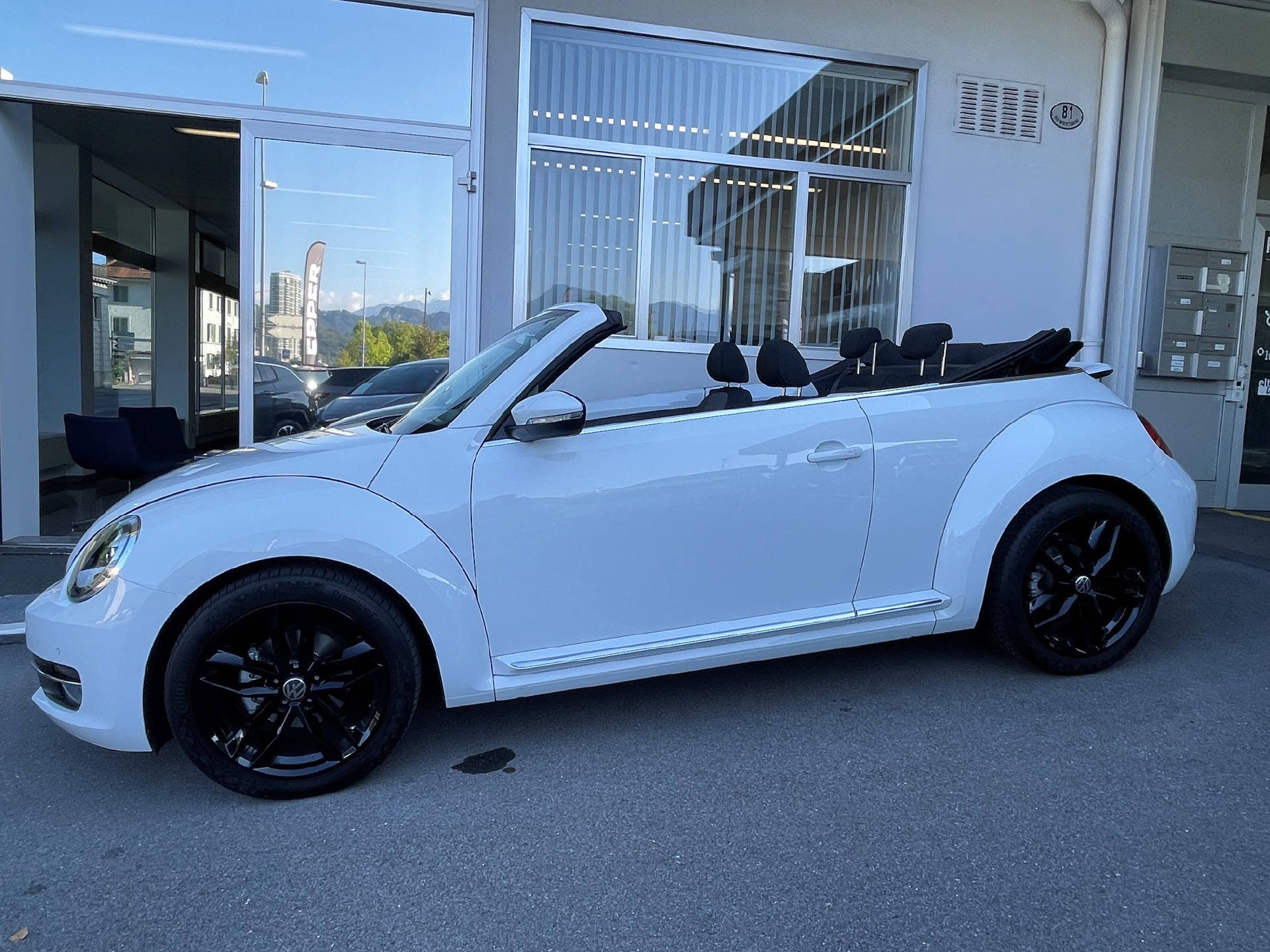 VW Beetle Cabriolet 1.2 TSI BlueMT Design DSG-image-20